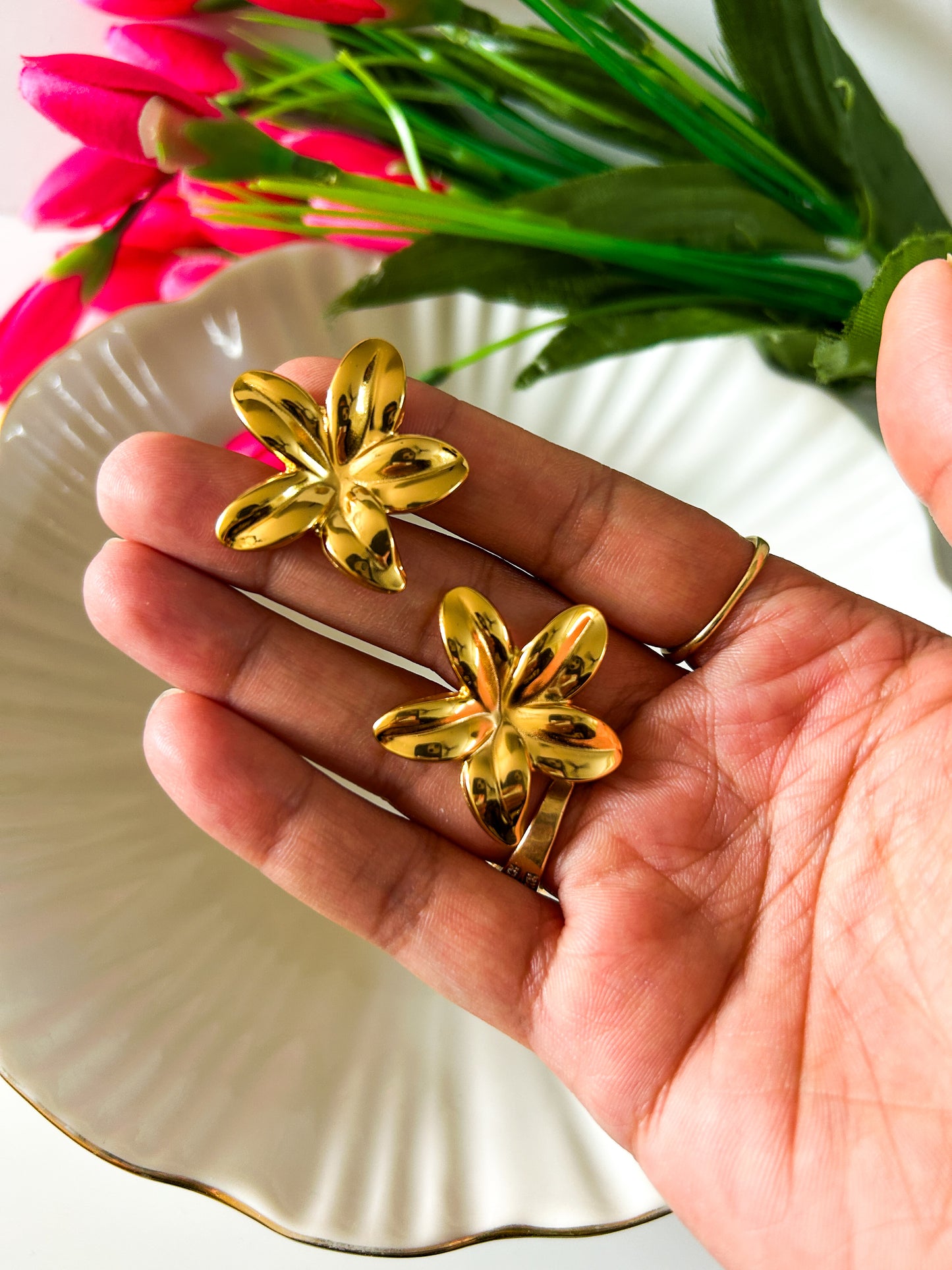 Stunner floral studs