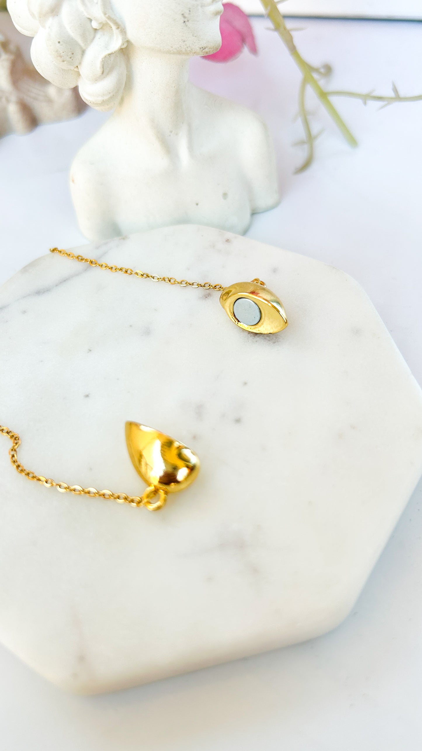 Magnetic heart necklace