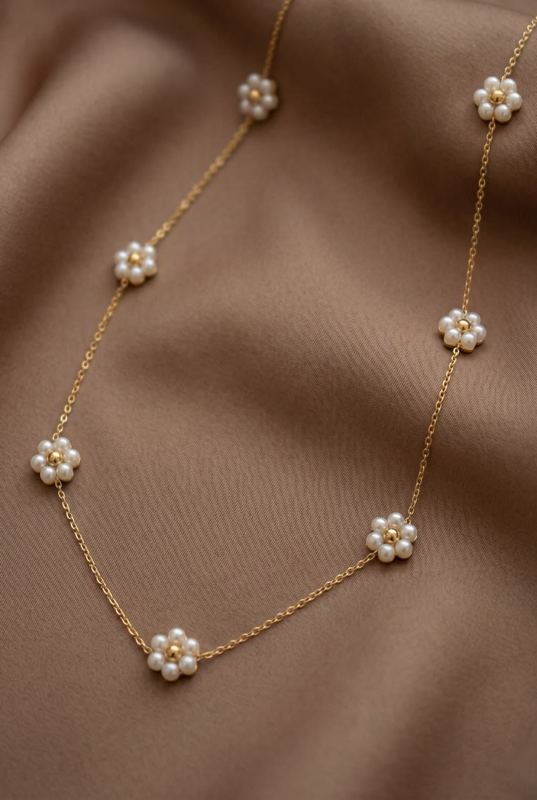 Pearl daisy necklace