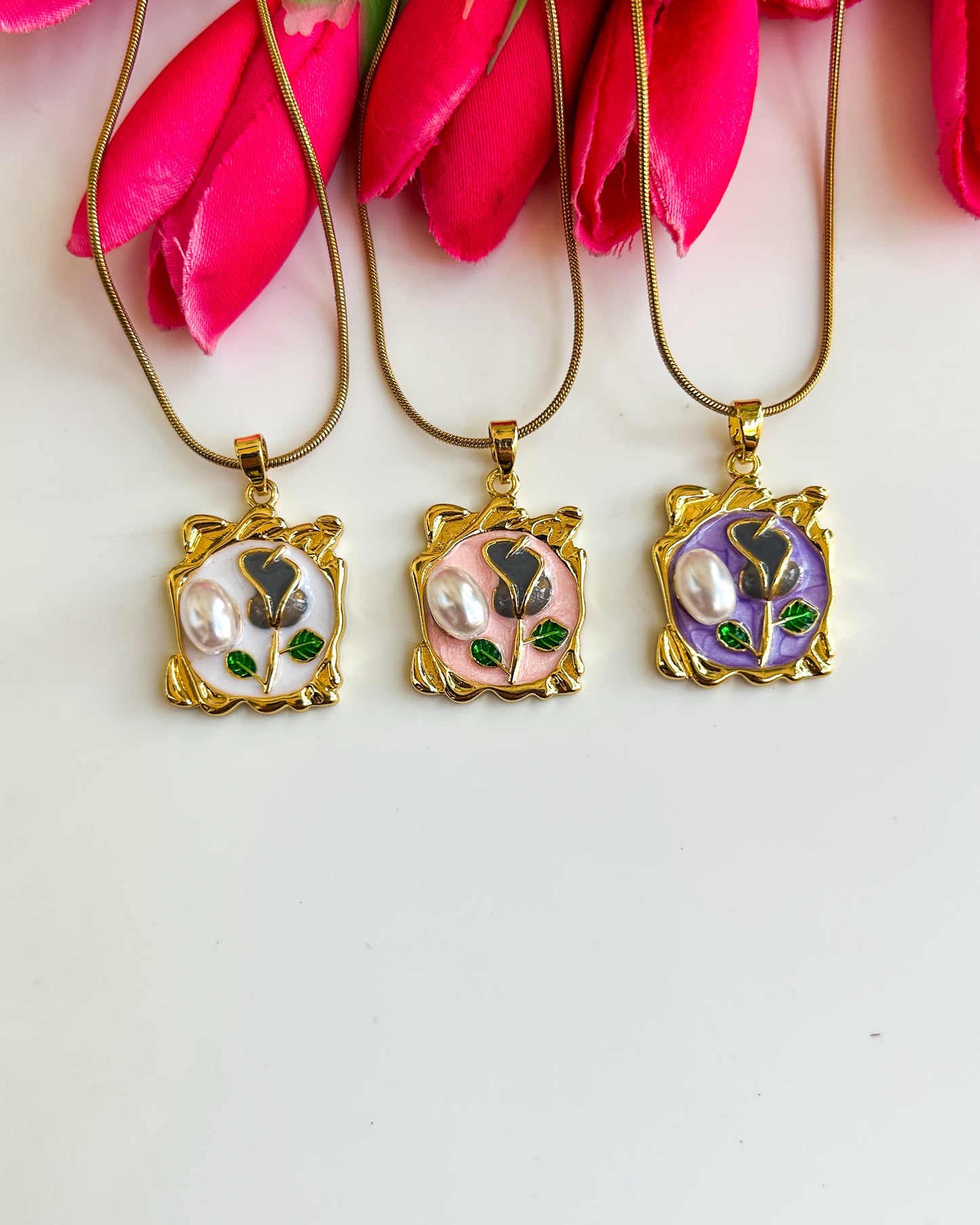 Vintage frame floral necklace