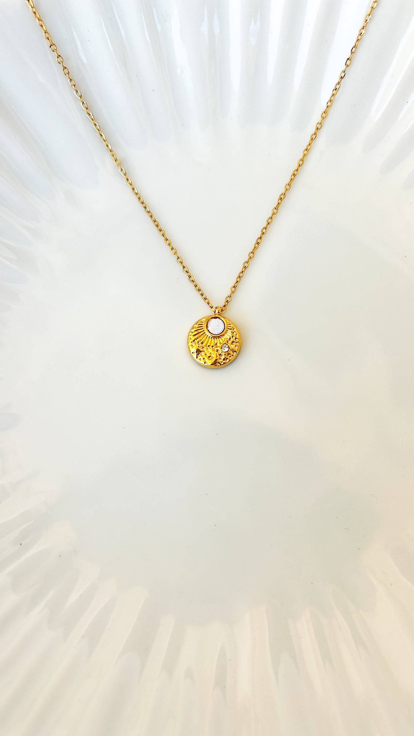 Sun detailed necklace