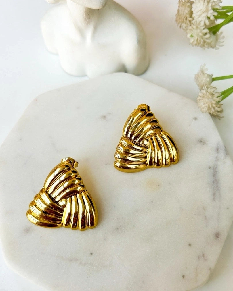 Pinteresty Statement Studs