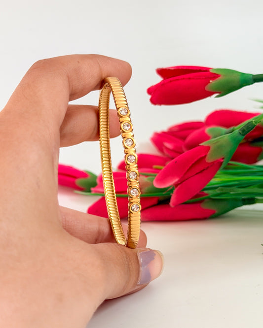 Round stone bracelet