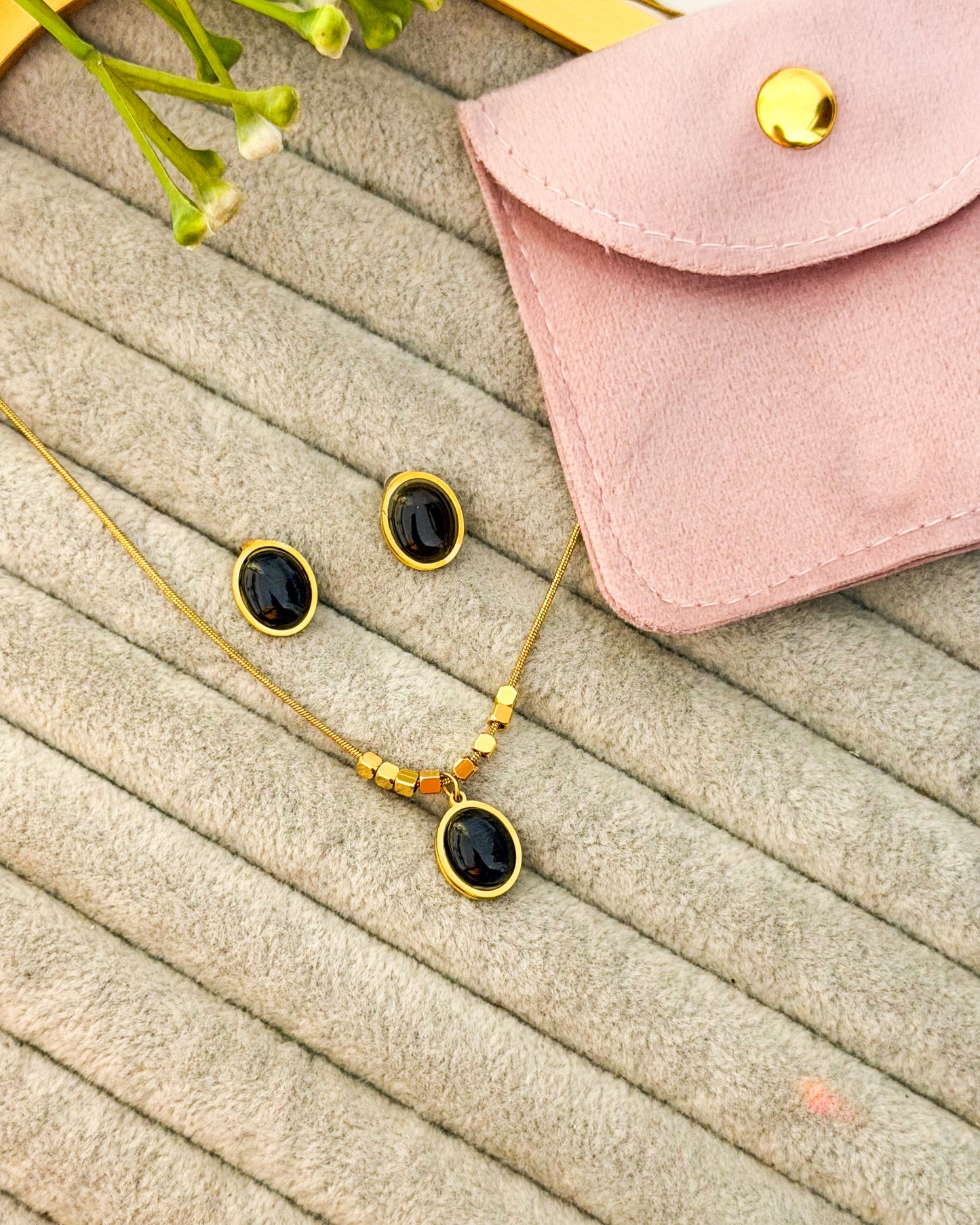 Black Stone combo with pouch
