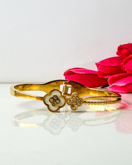 Dual clover thin wrist/ baby size bracelet