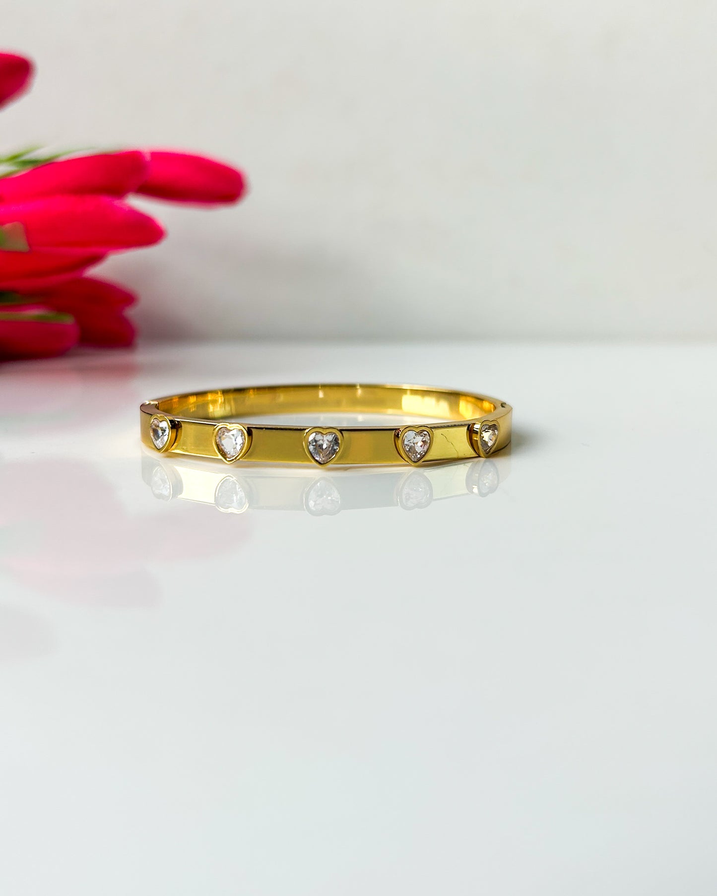 Stone heart thin wrist / baby size bracelet