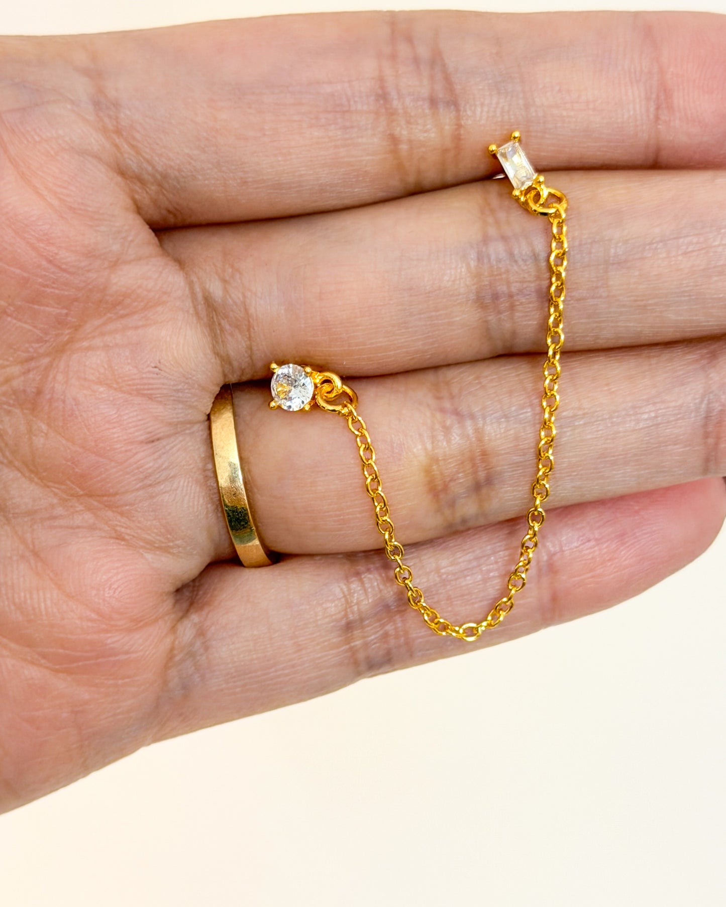 Geometric link chain ball back studs