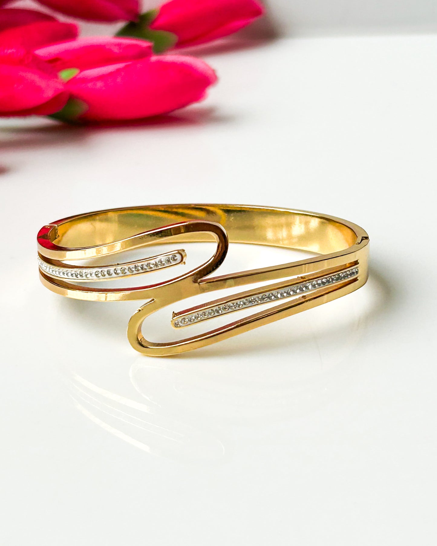 Loop Thin wrist bracelet