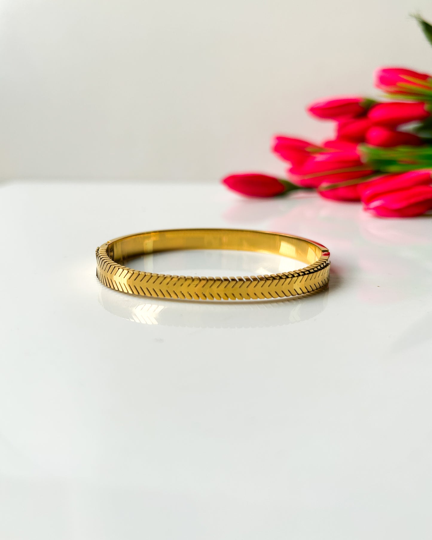 V Patterned bracelet