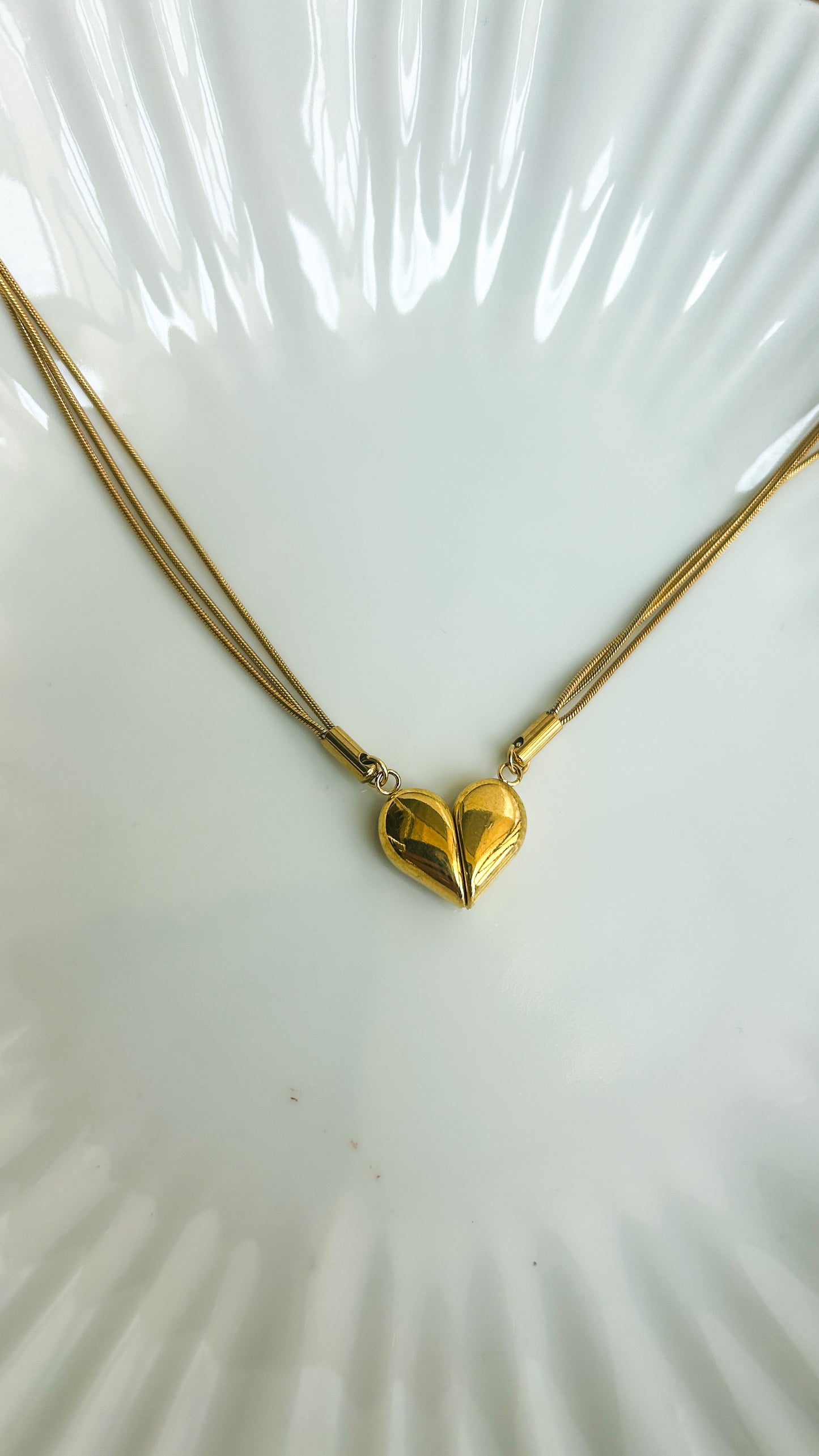 Magnetic heart necklace