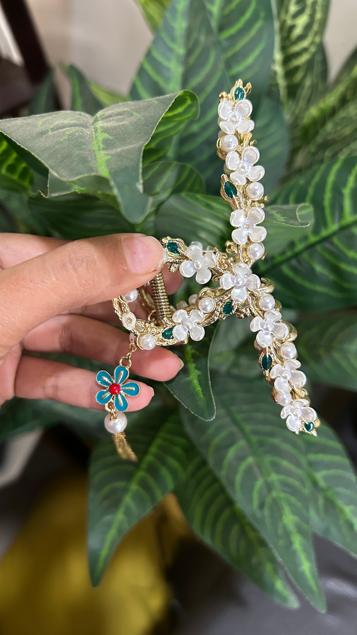 Vintage metal claw clip