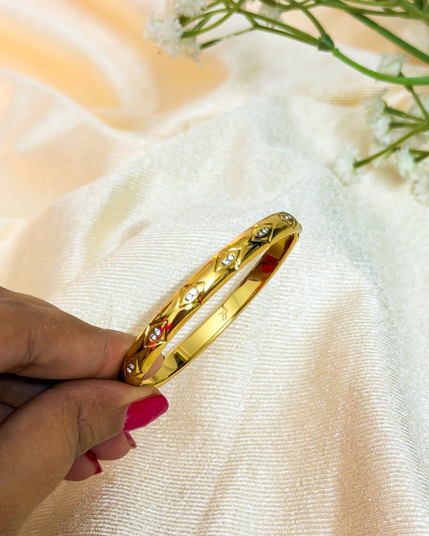Evil eye luxe thin wrist bracelet