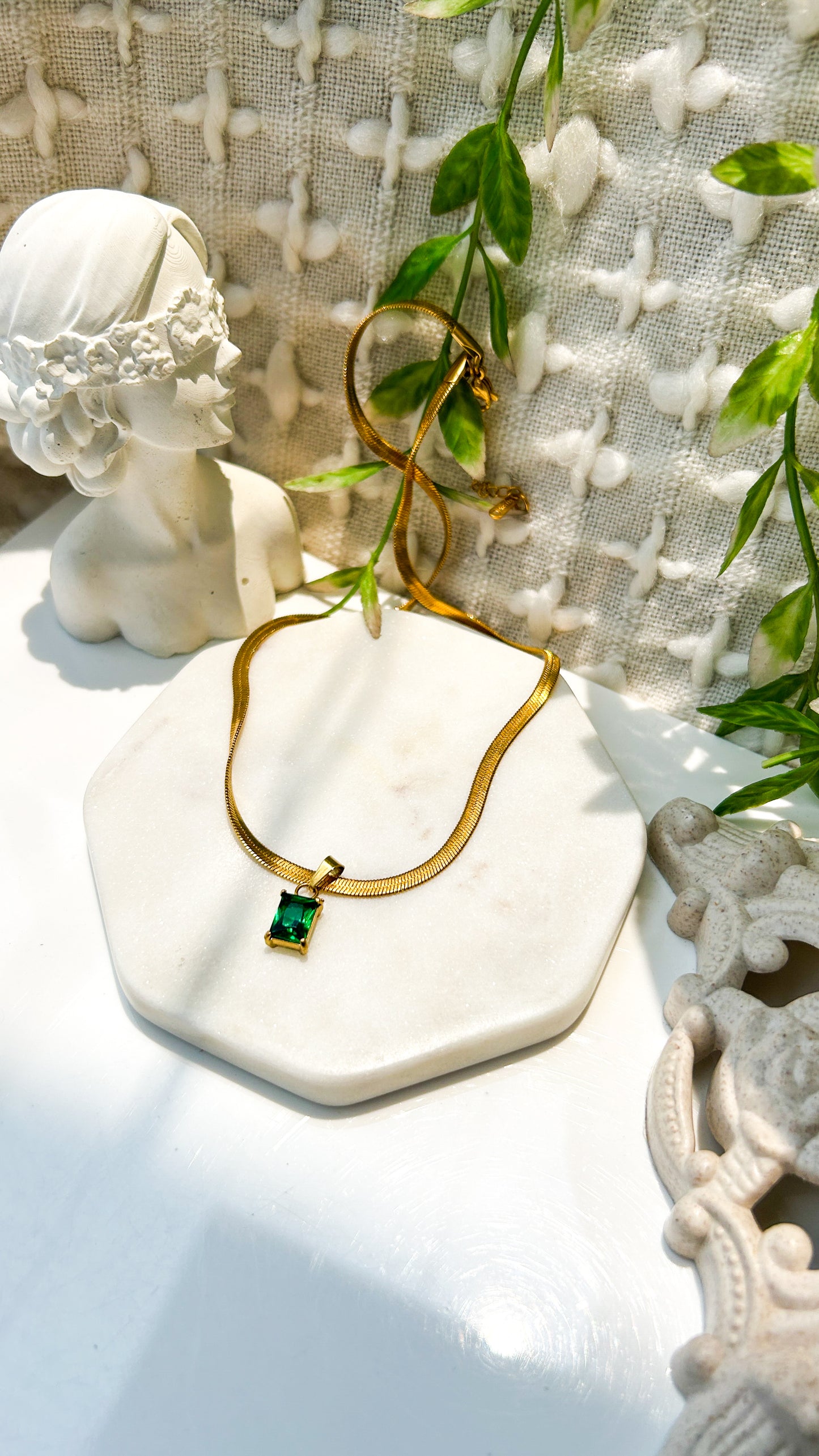 Snake chain with pendant