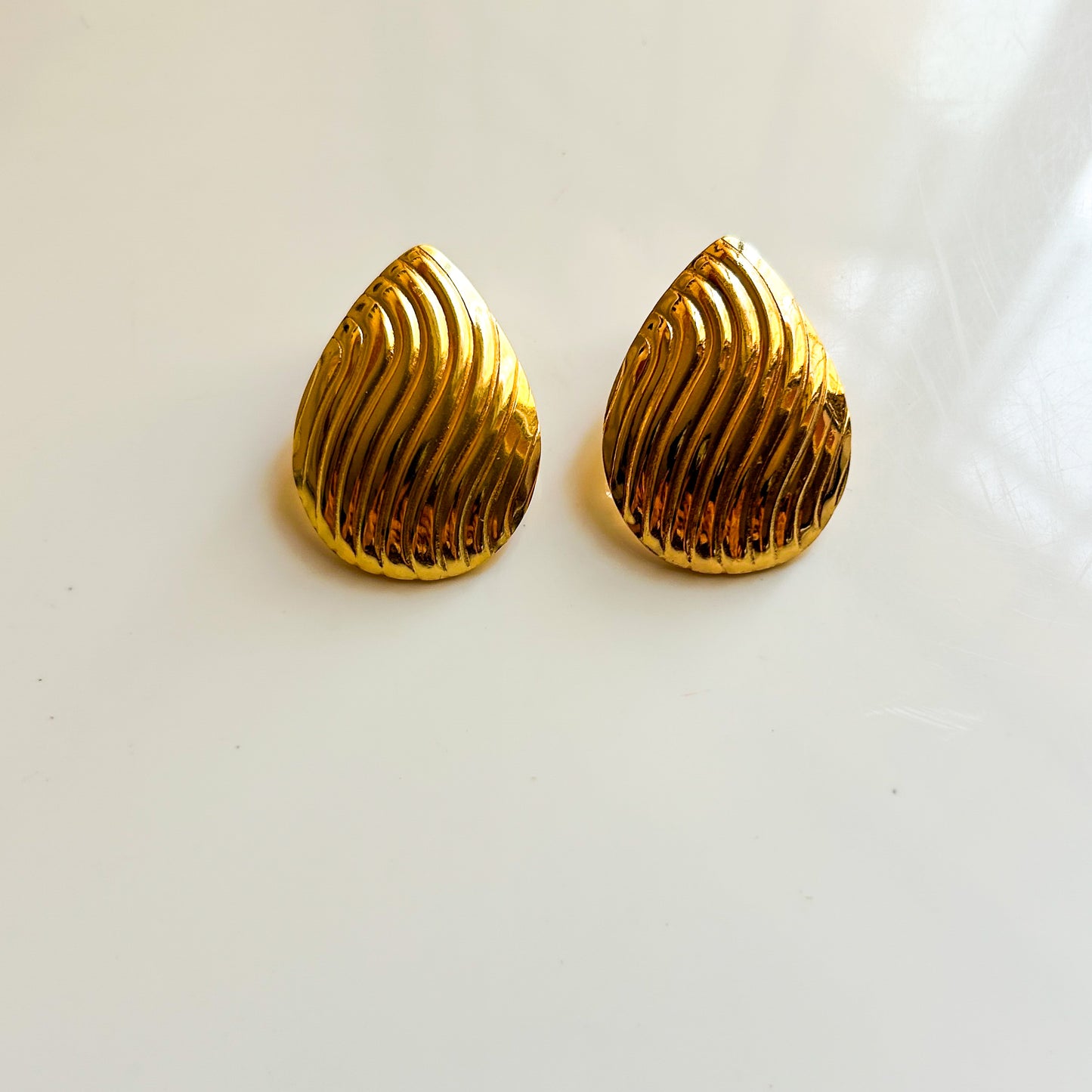 Spiral drop earring
