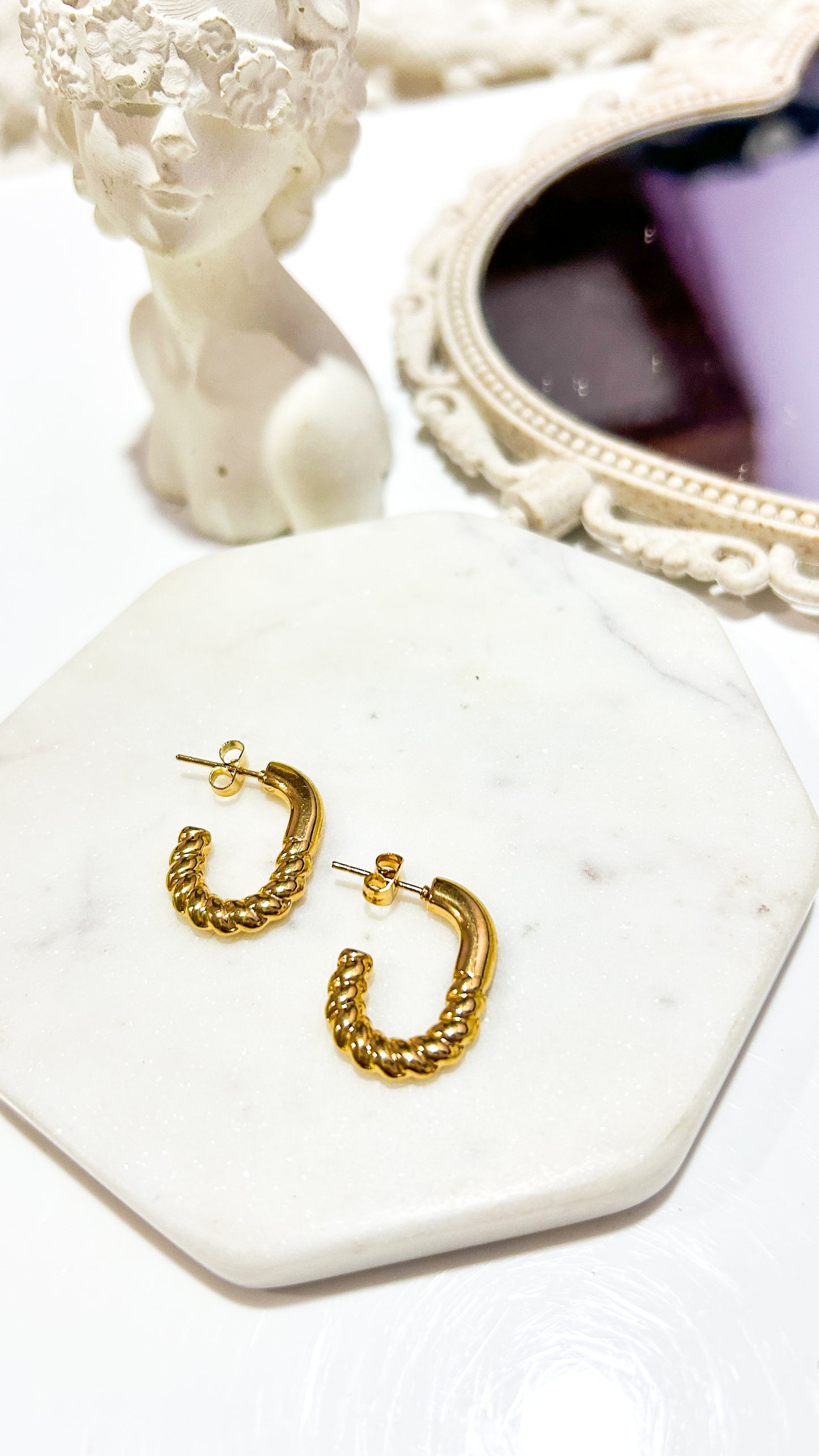 Statement half open Hoops