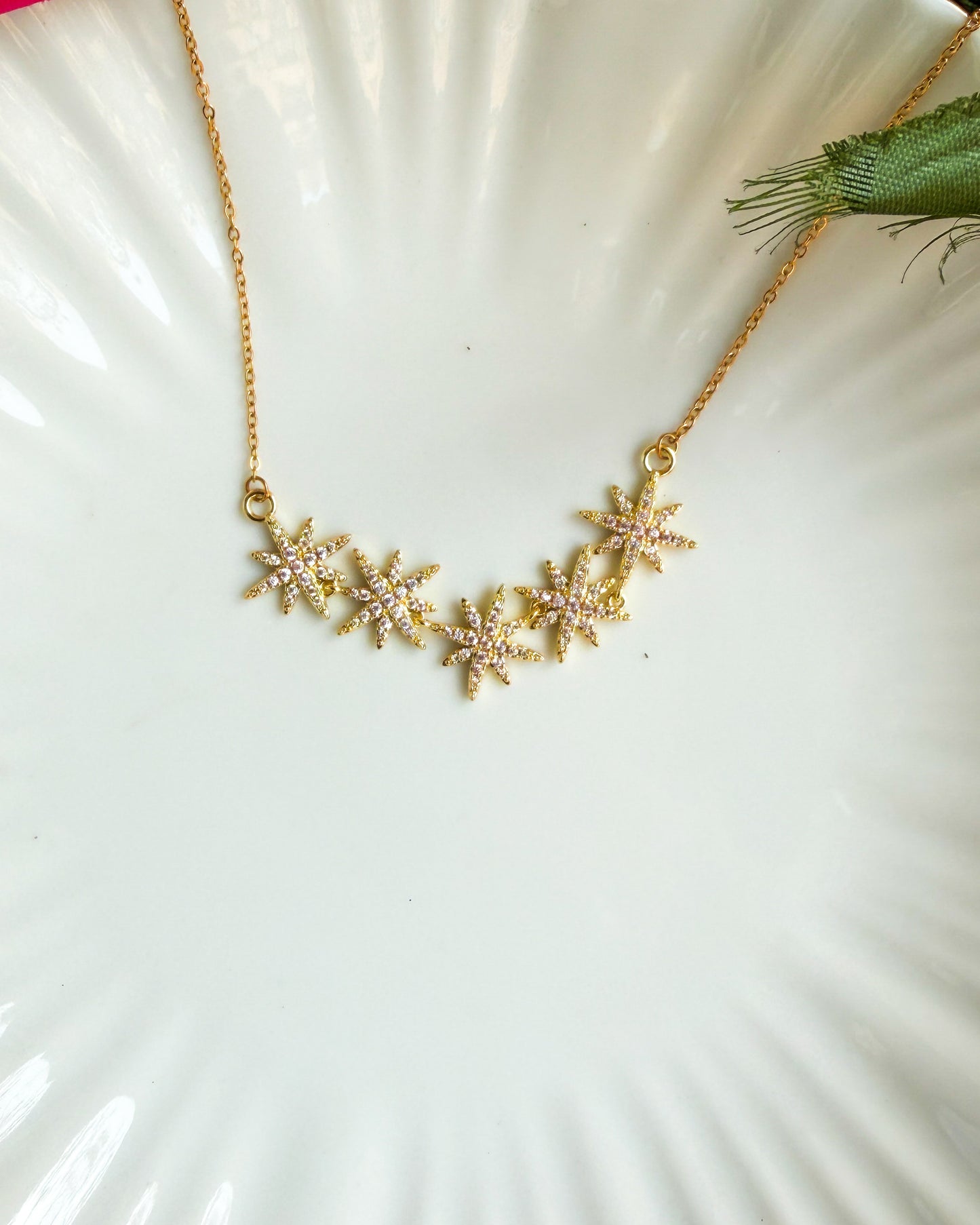 Cluster of star necklace