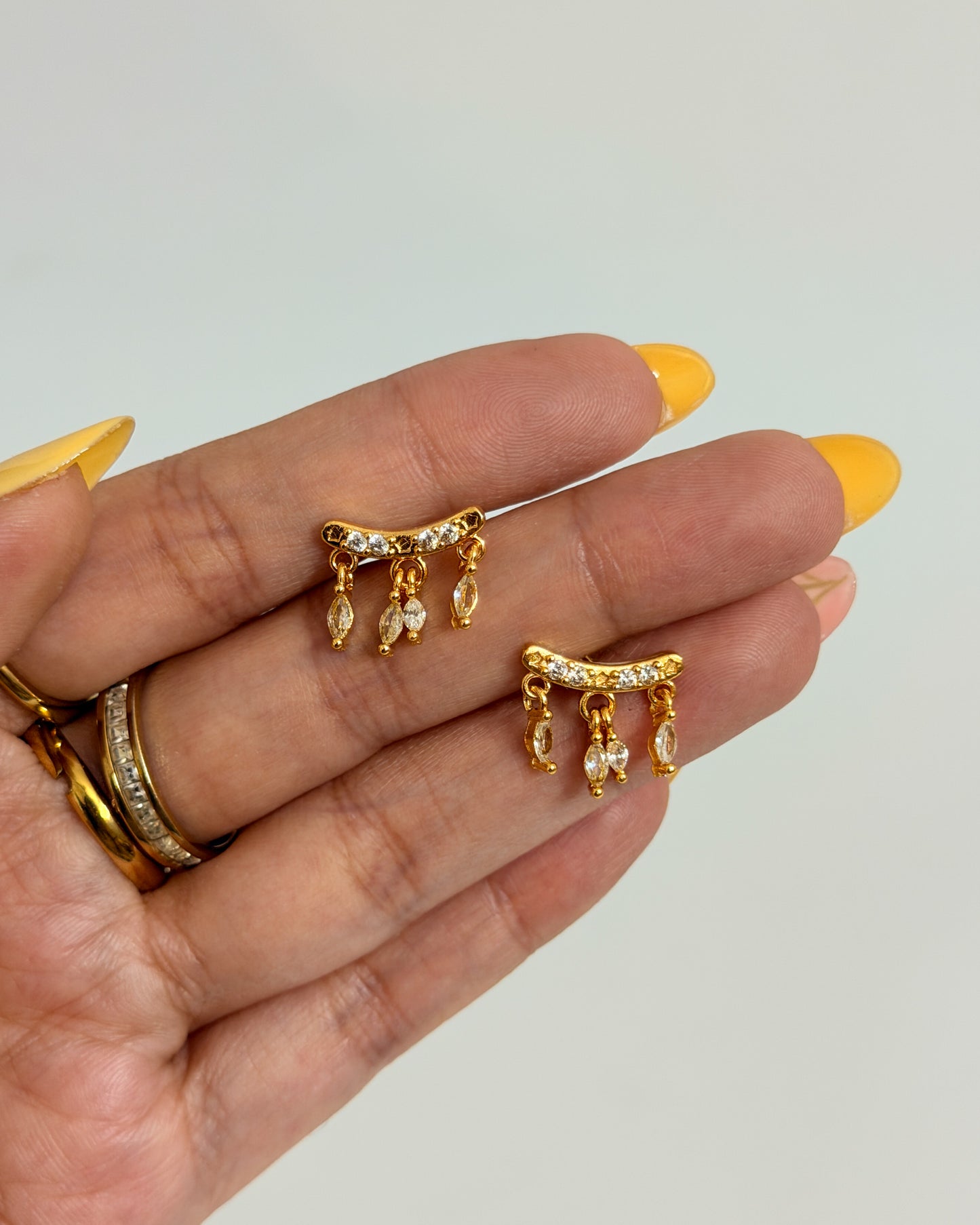 Hanging leaf ball back earrings