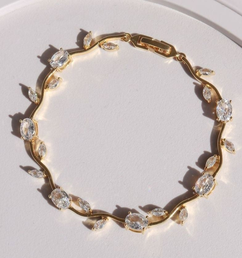 Baby size white tulip bracelet