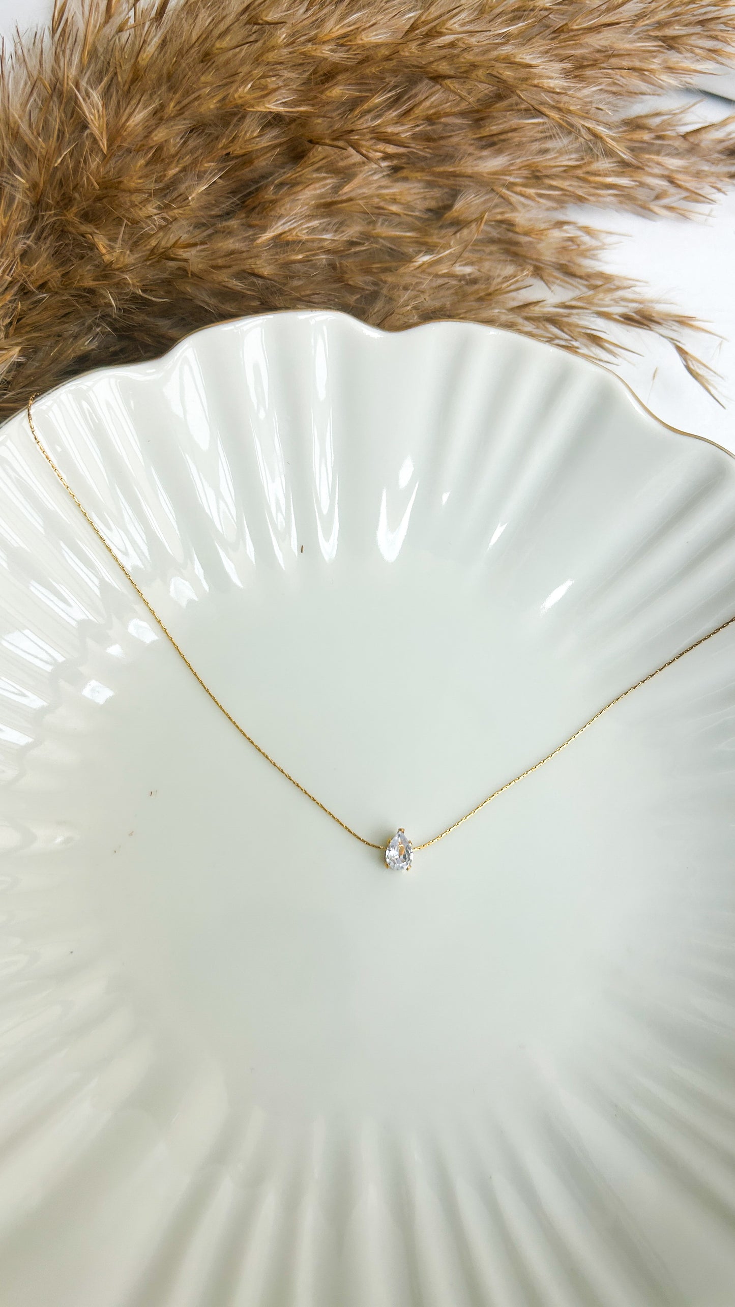 Drop solitaire necklace