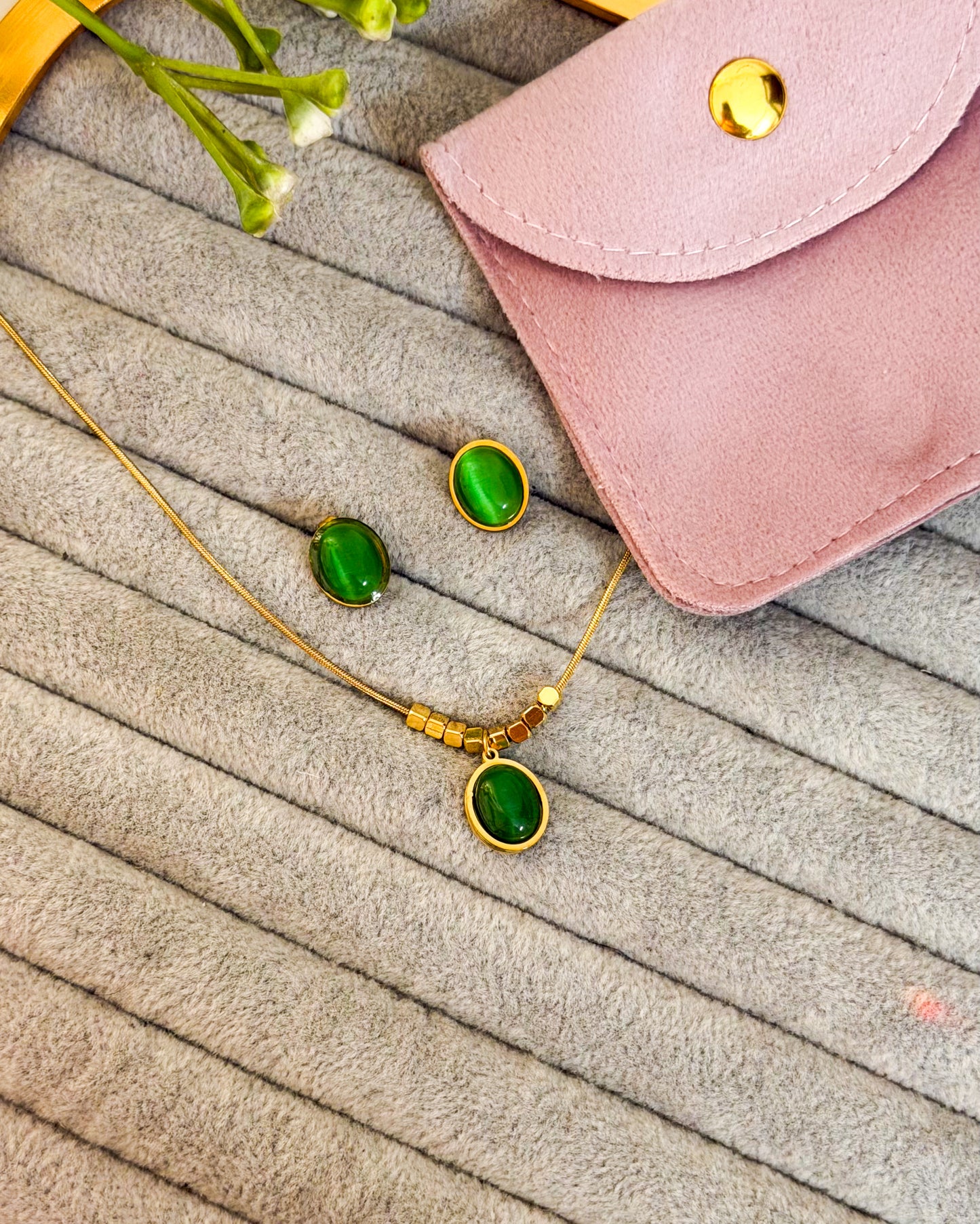 Lvy glow combo with pouch