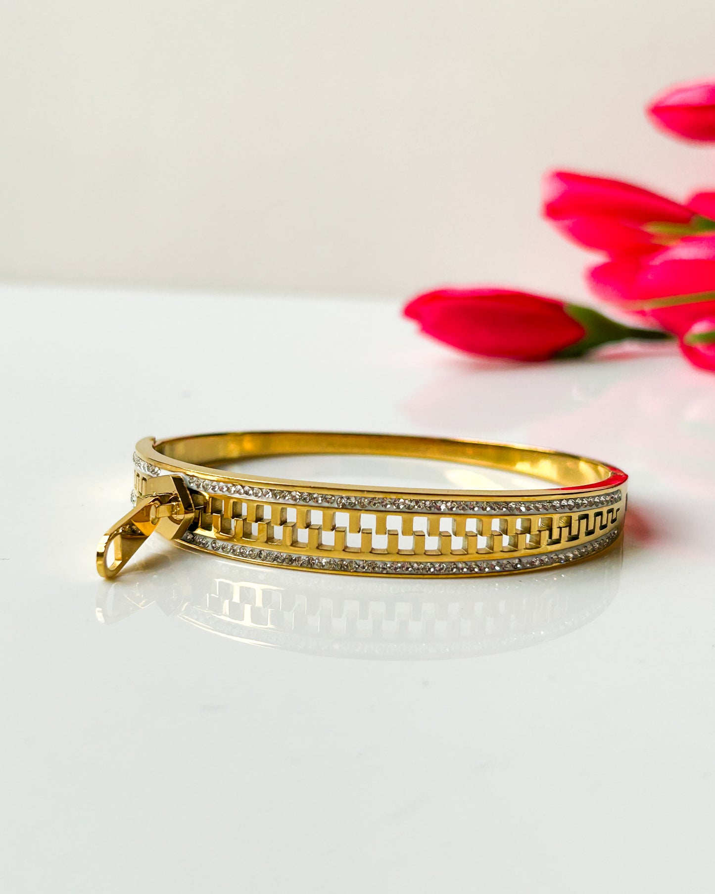 Zip detailed bracelet