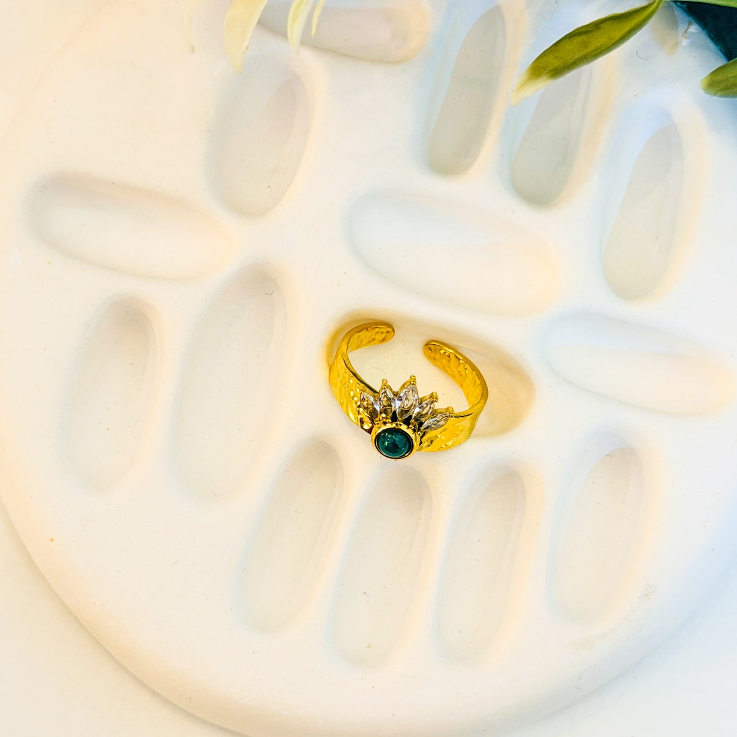 Adjustable lotus ring
