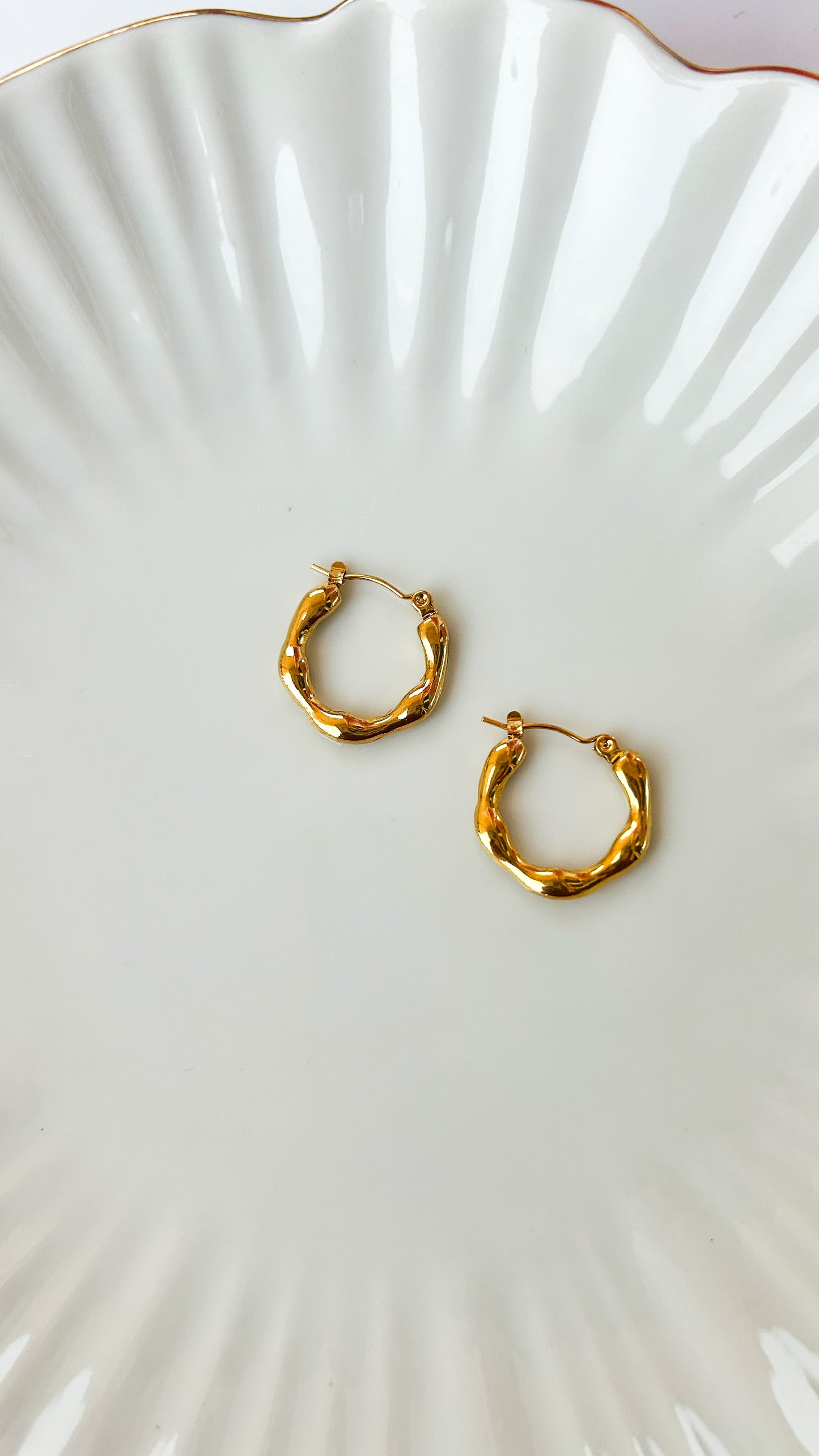 Bumpy detailed hoops
