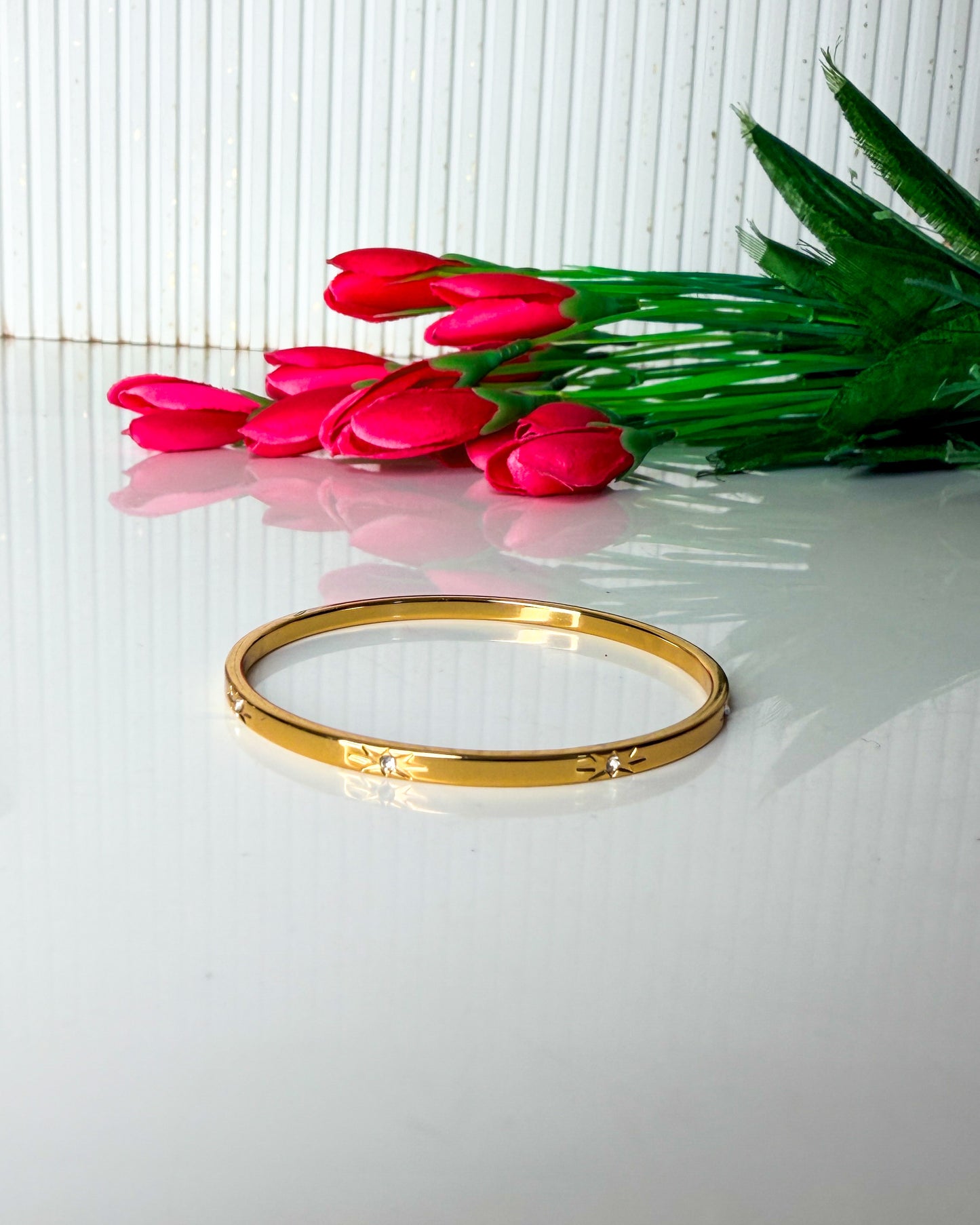 Thin star thin wrist/ baby size bracelet - not openable- size 2-2.2