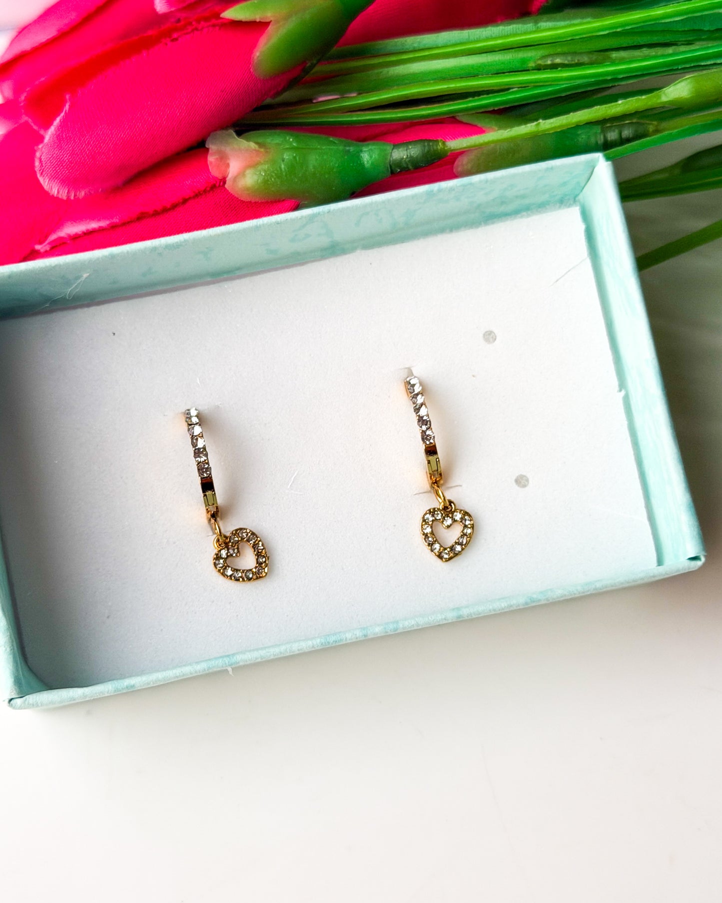 Hanging heart huggies