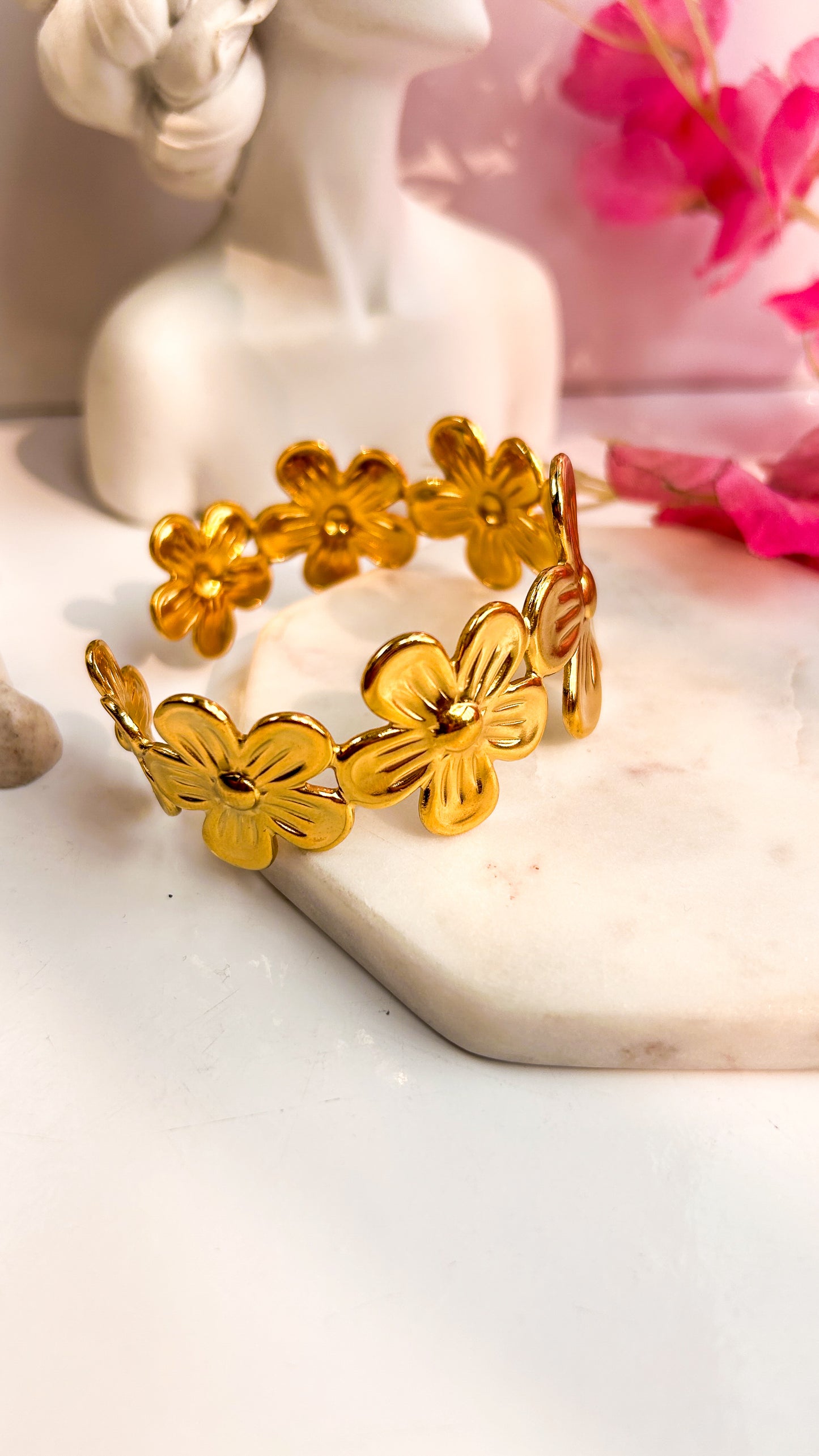 Chunky adjustable floral kada
