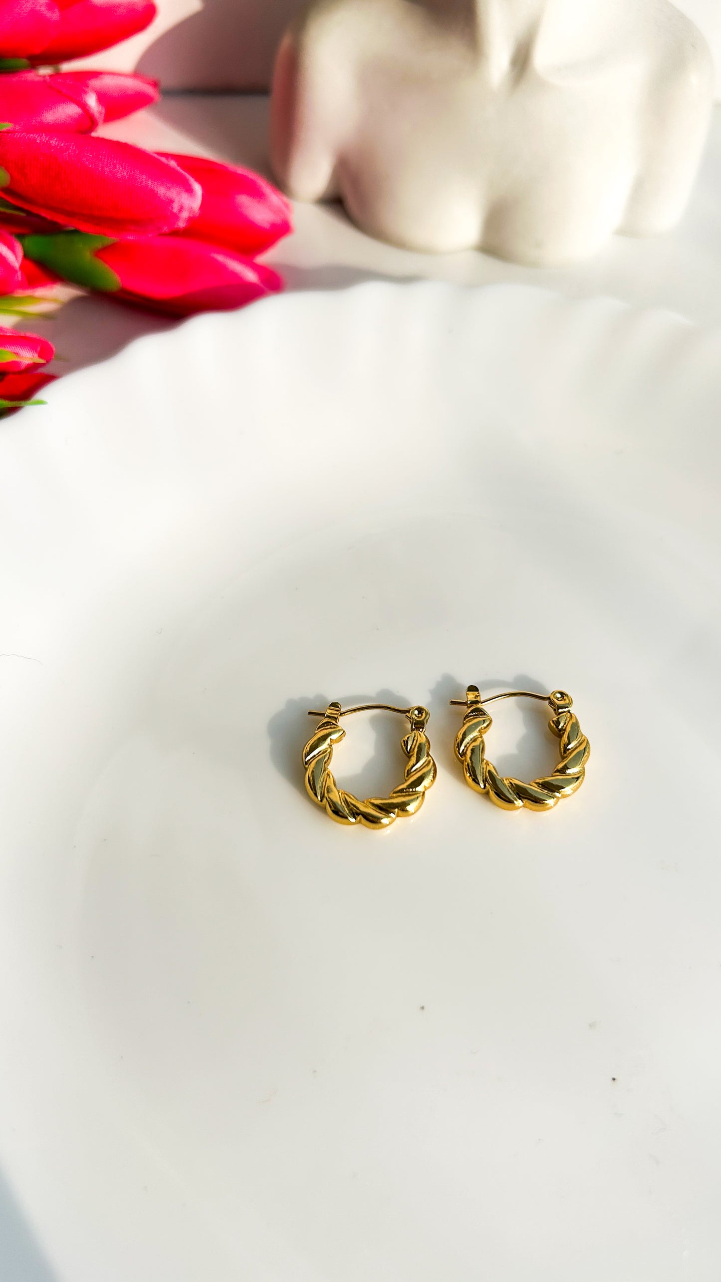 Medium twisted hoops