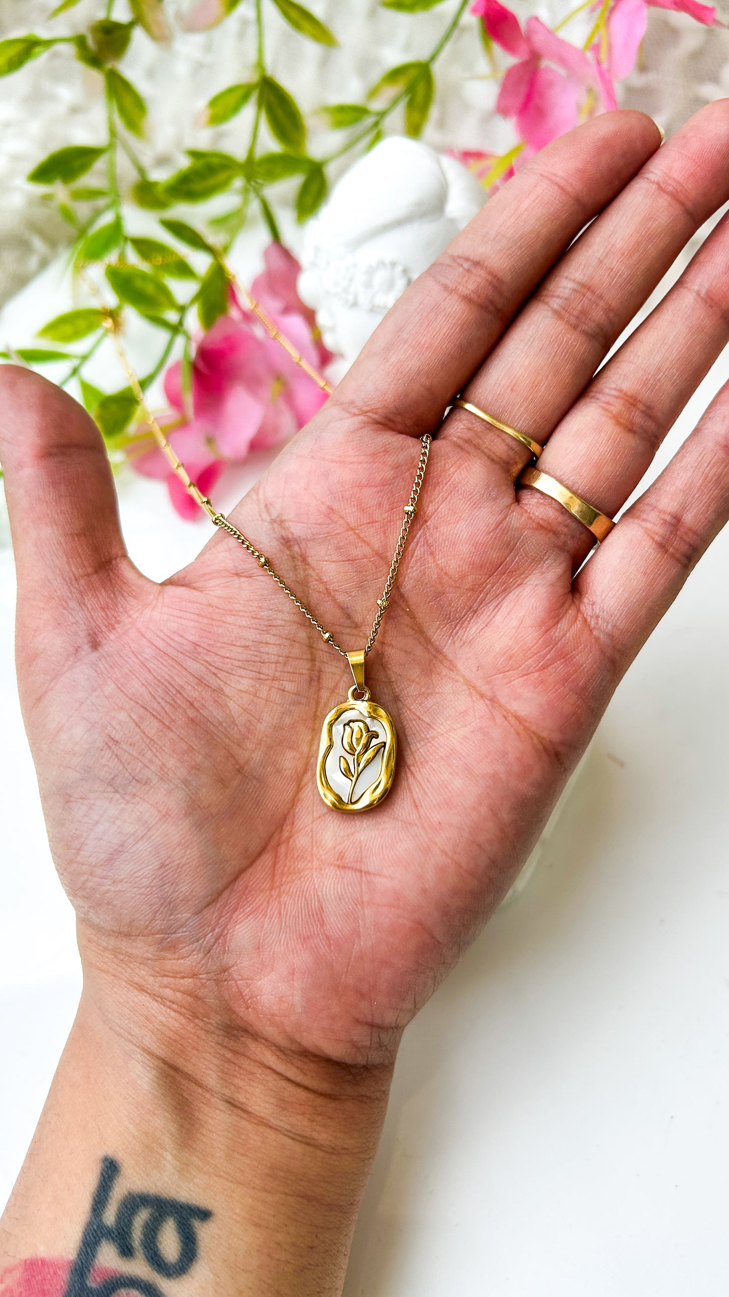 Vintage rose with beaded chain