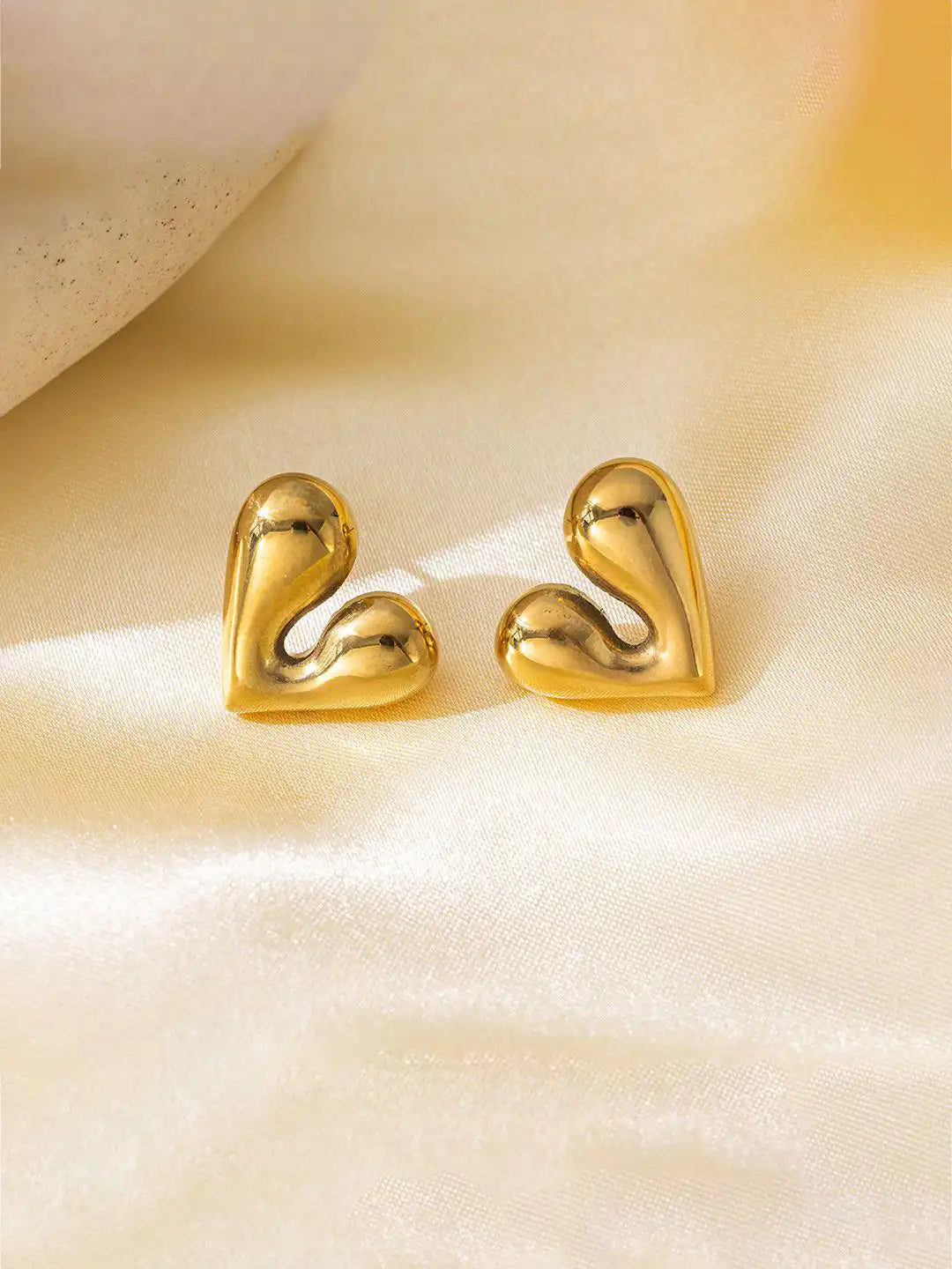 Bubbly heart statement, earring