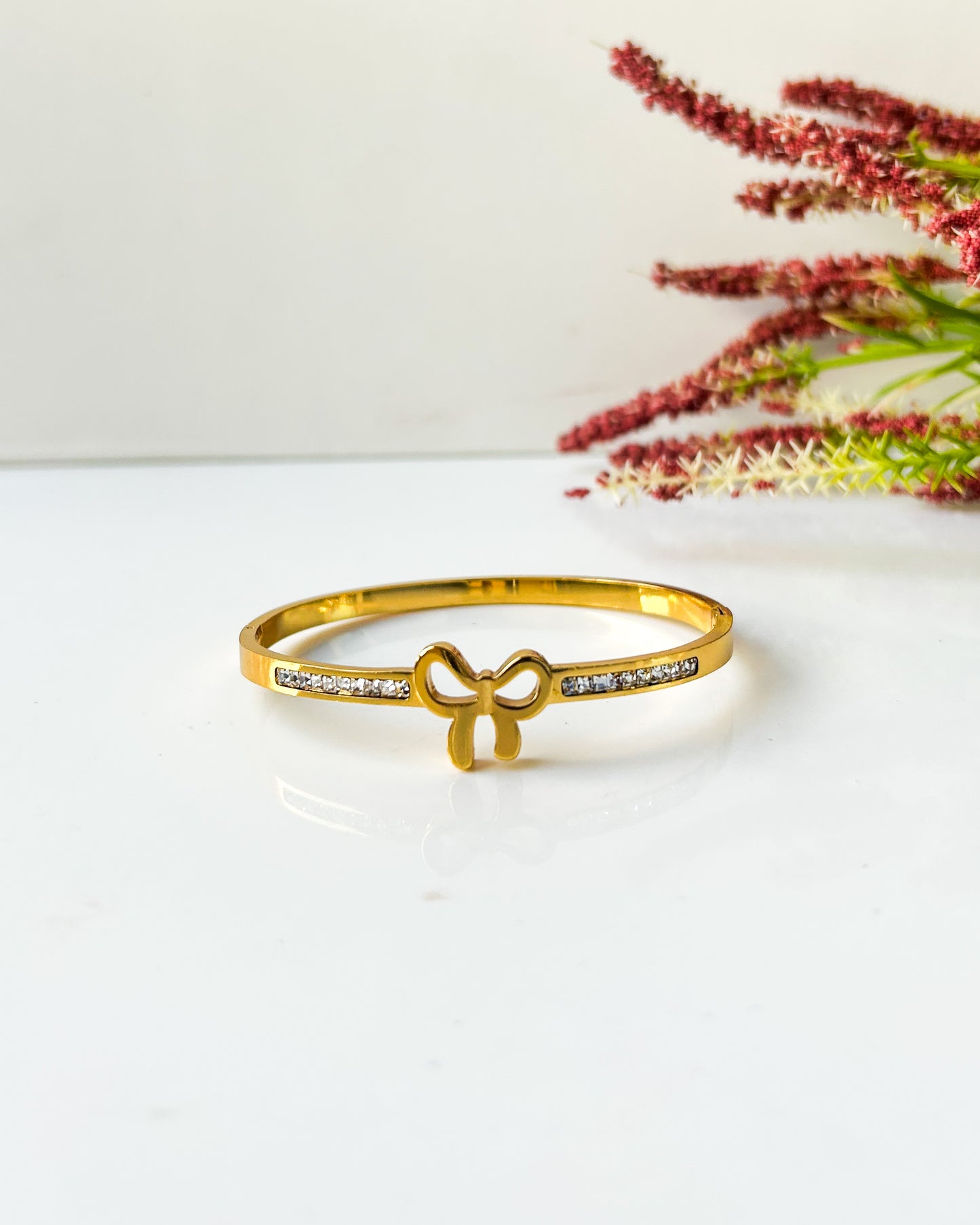 Bow studded bracelet