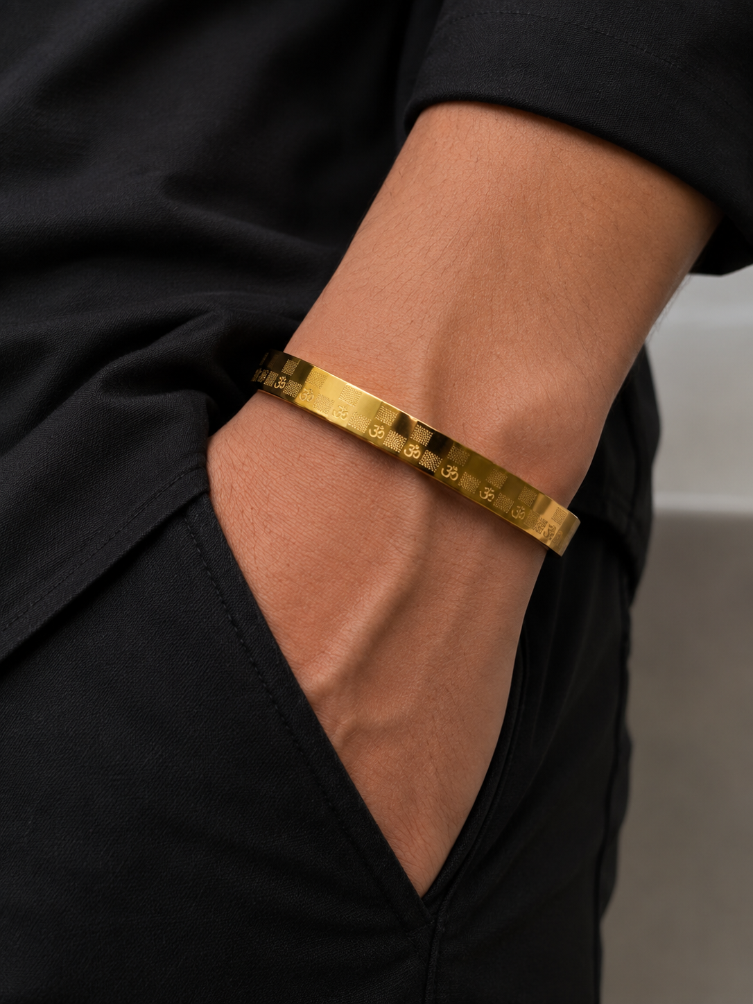 Om men bracelet