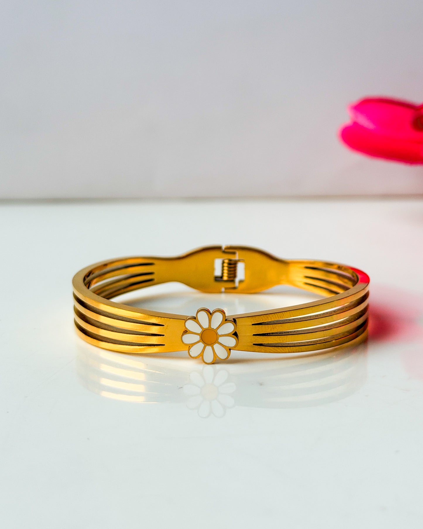 Daisy thin wrist / baby size bracelet