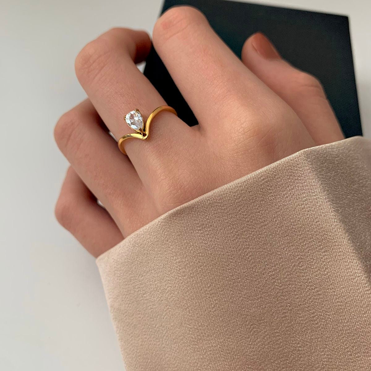 V shape ring with pear cut solitaire