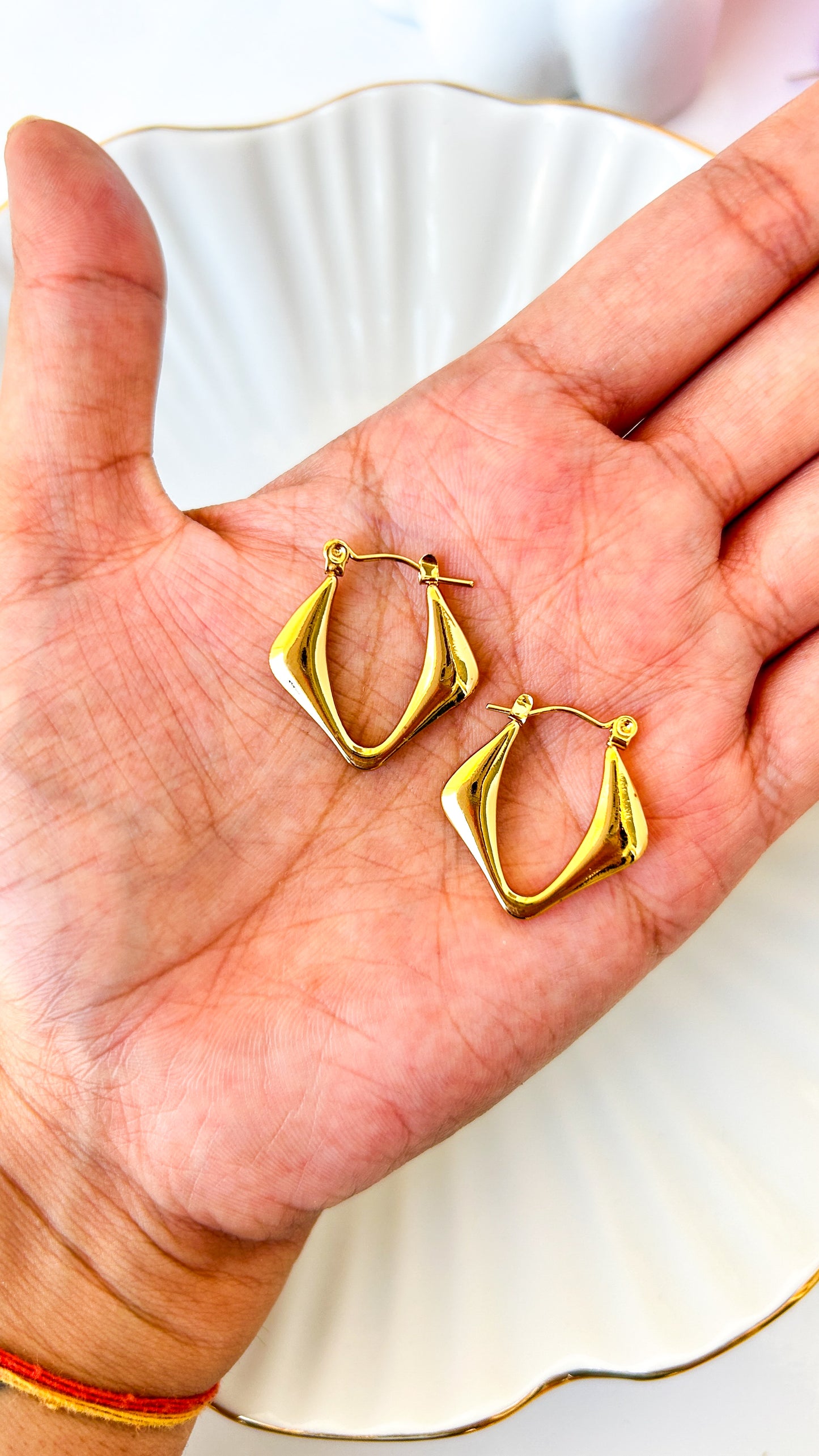 Geometric v shaped hoops