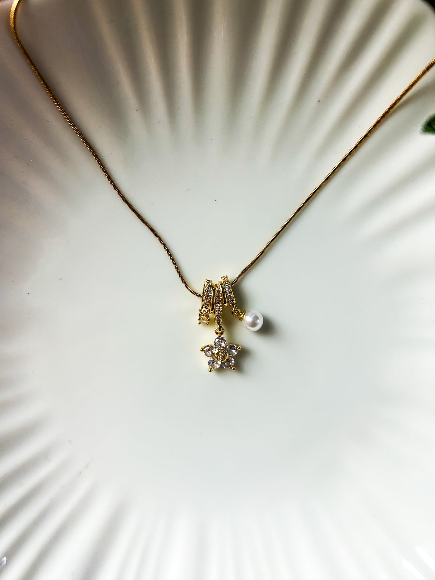 Flower charm ring necklace
