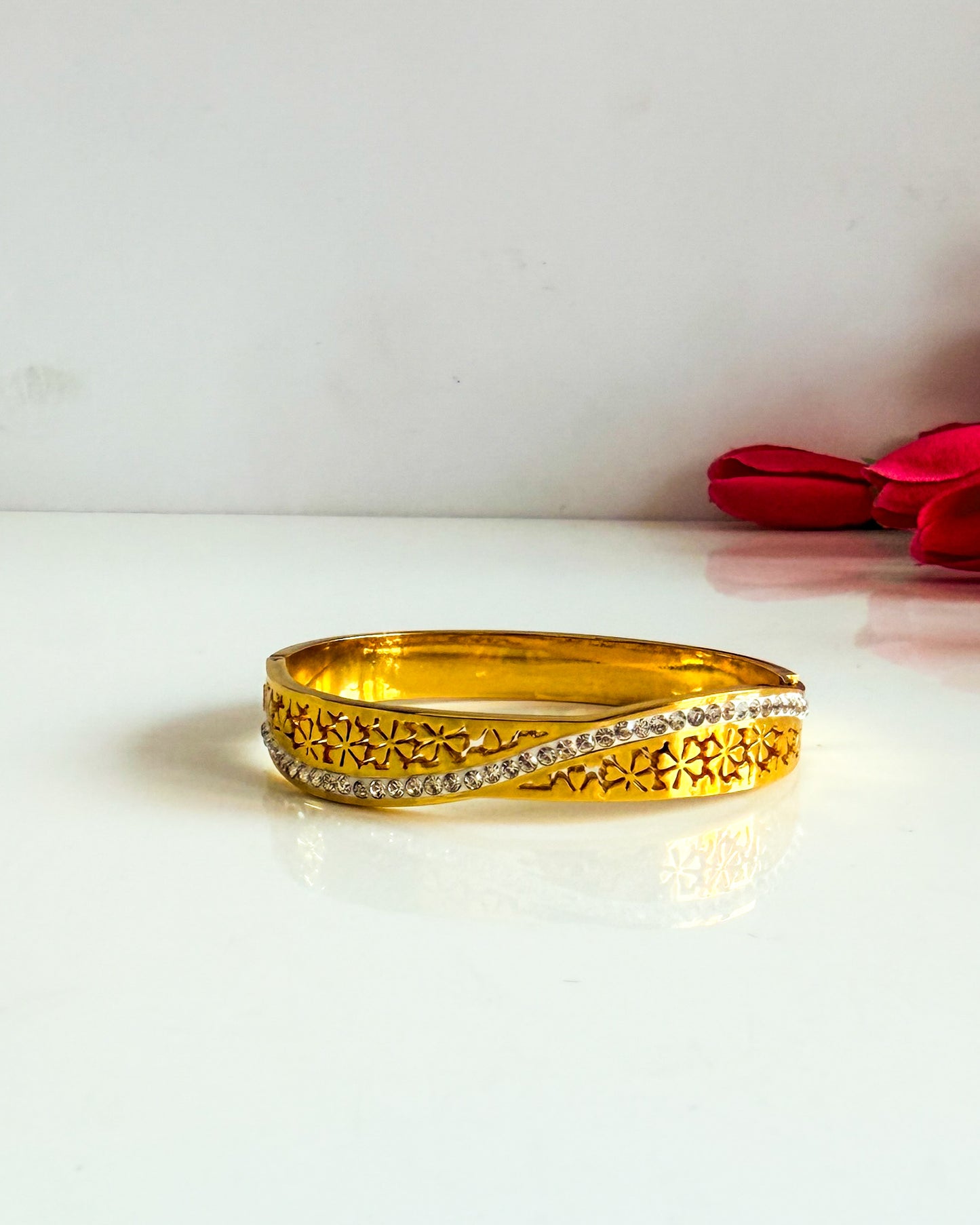 Floral thin wrist / baby size bracelet