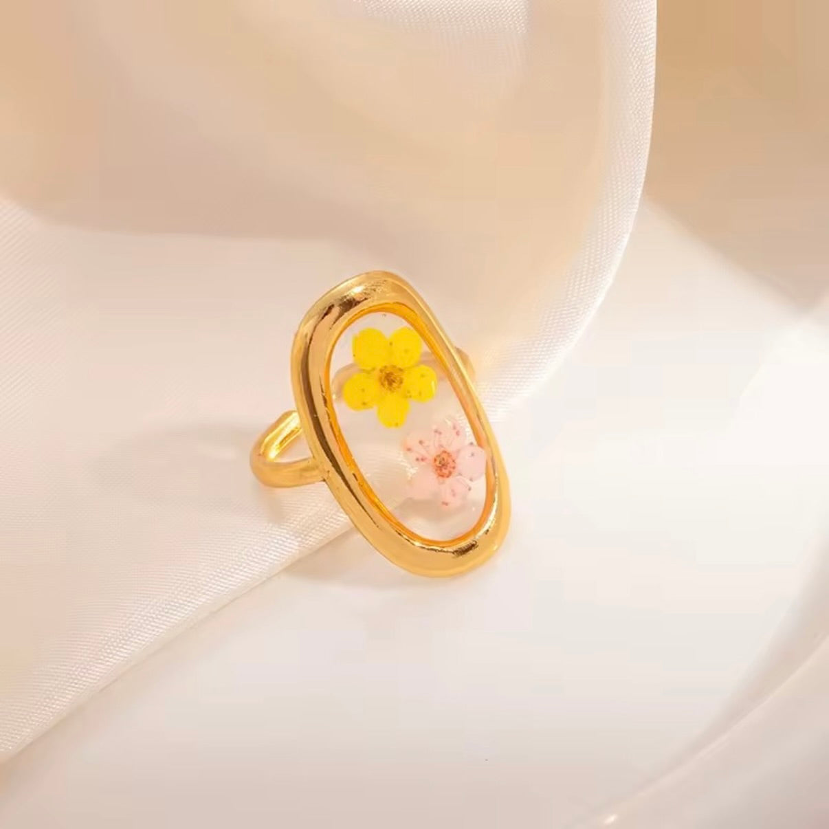 Oval flower resin adjustable ring