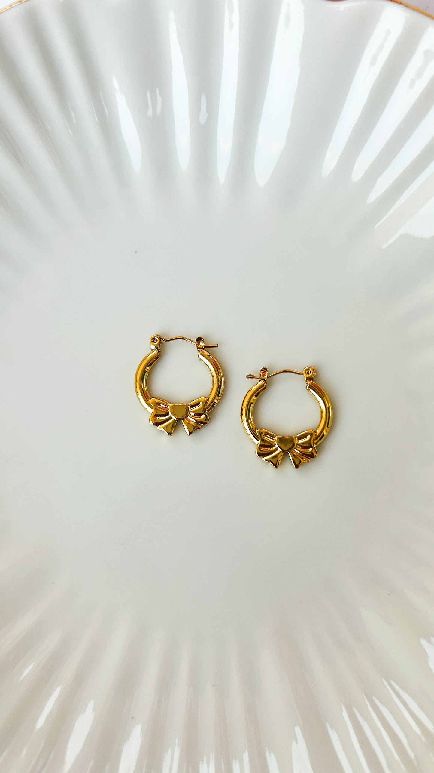Bow detailed hoops