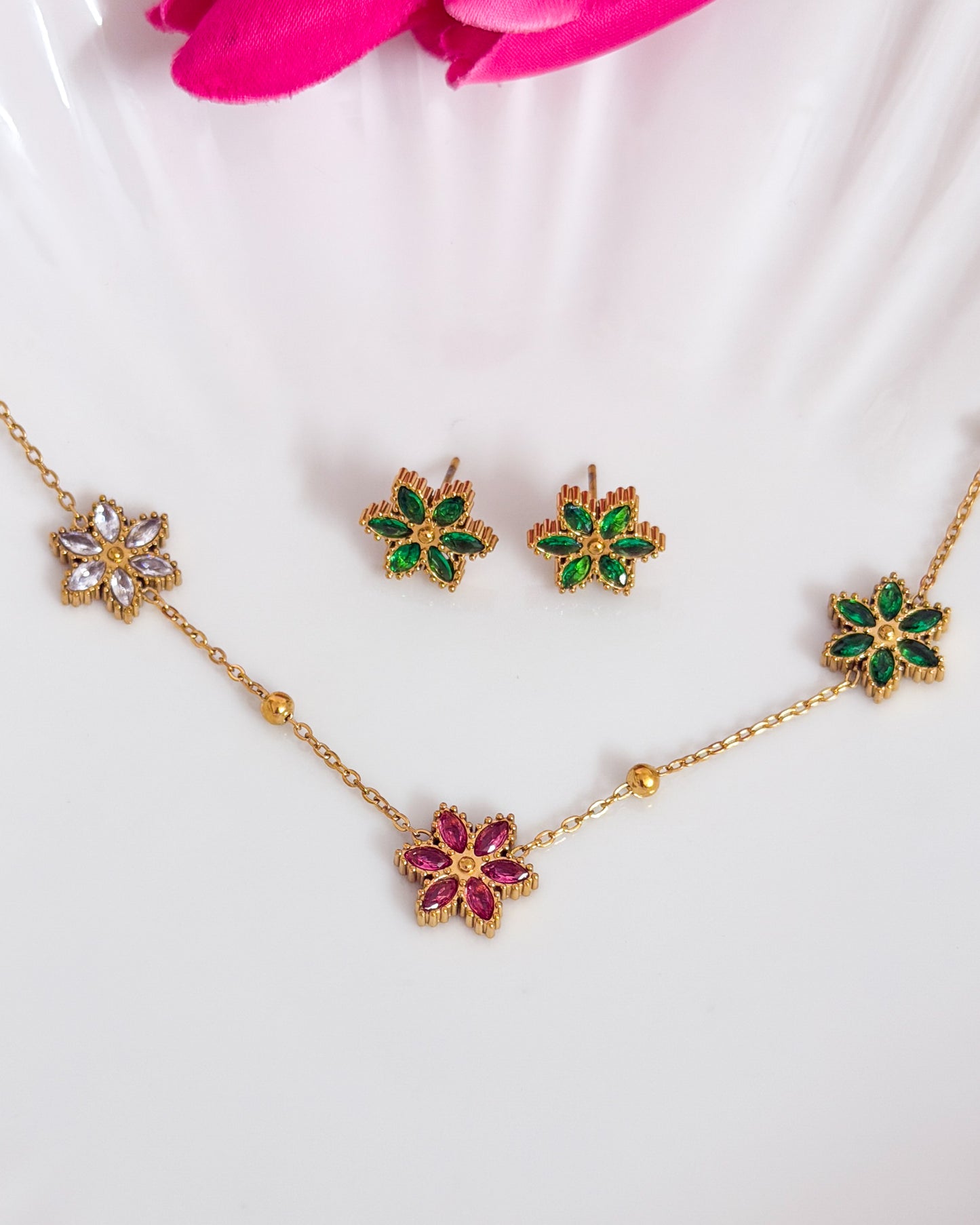 Multicoloured flower necklace with studs