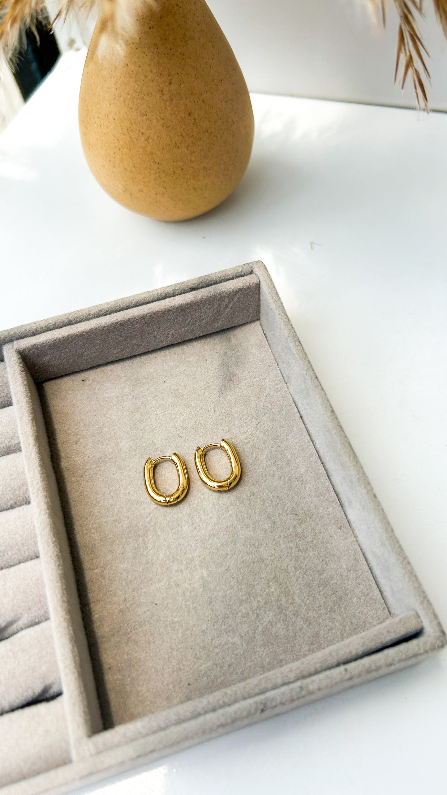 Classic oval hoops