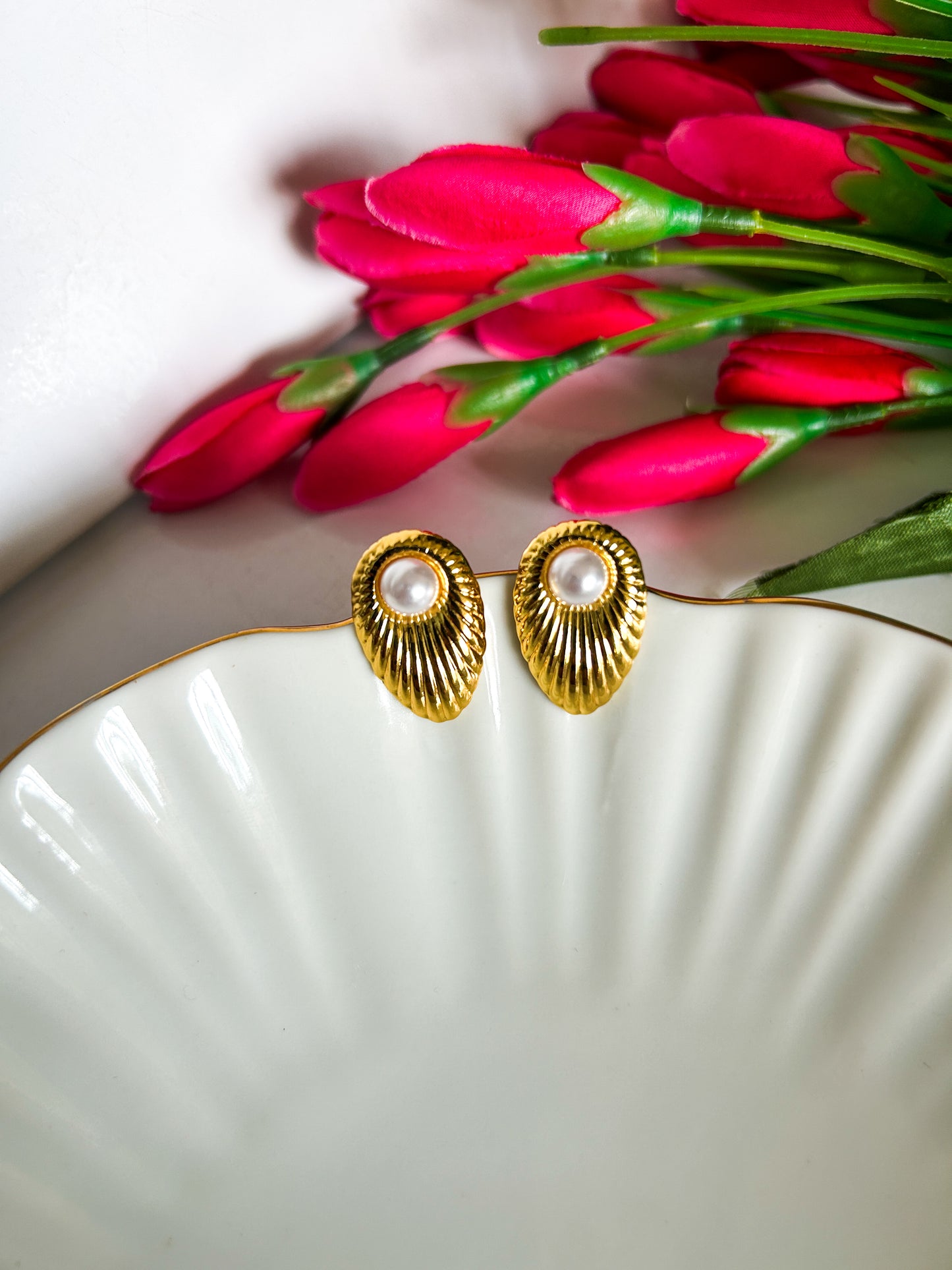 Pearl detailed studs