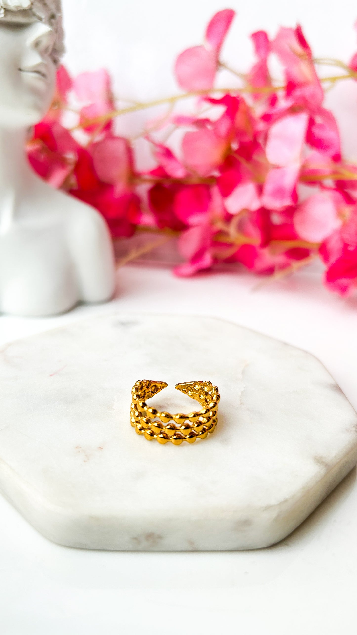 Layered bubble adjustable ring