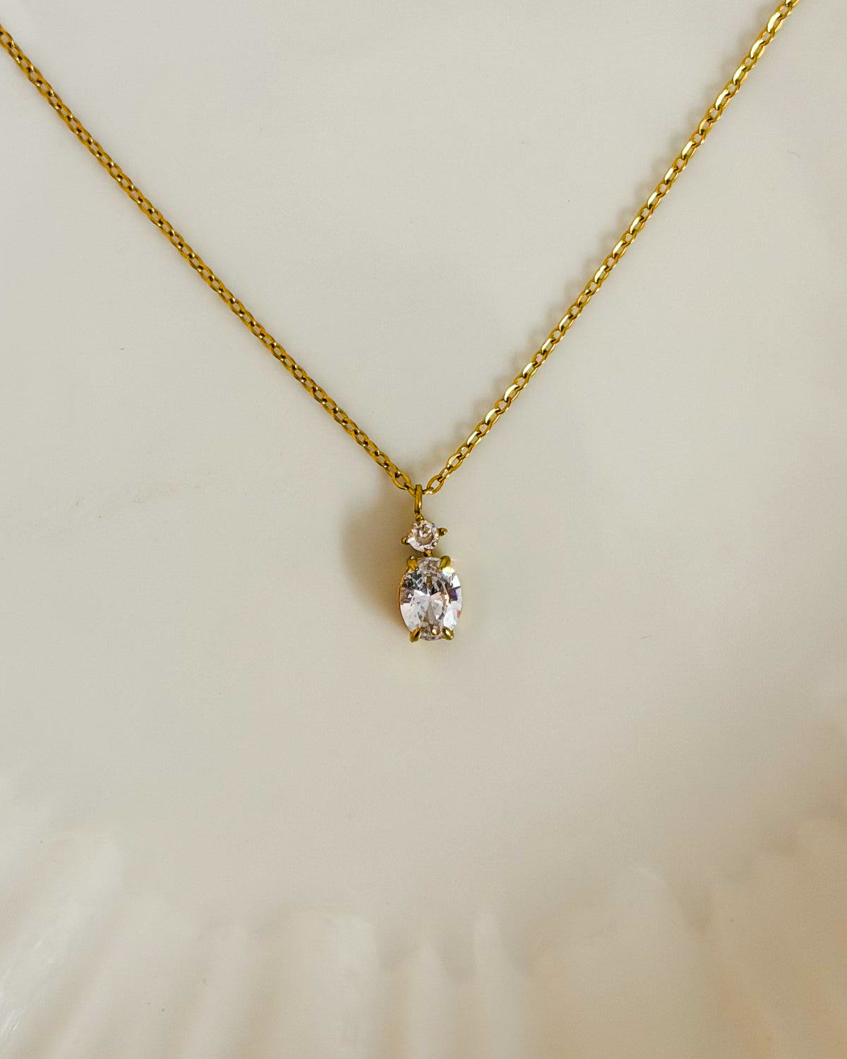 Round with oval stone necklace