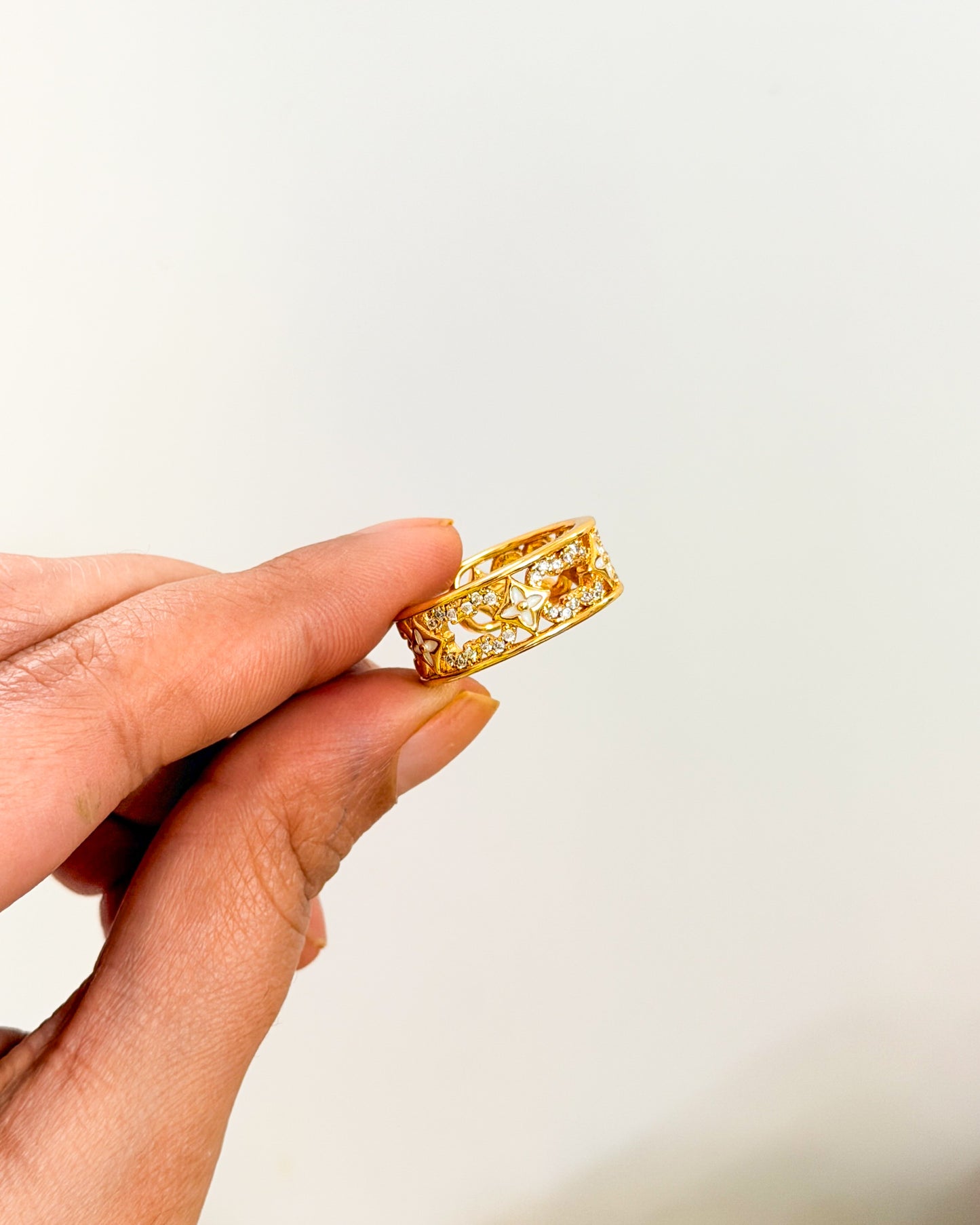 Clover adjustable ring