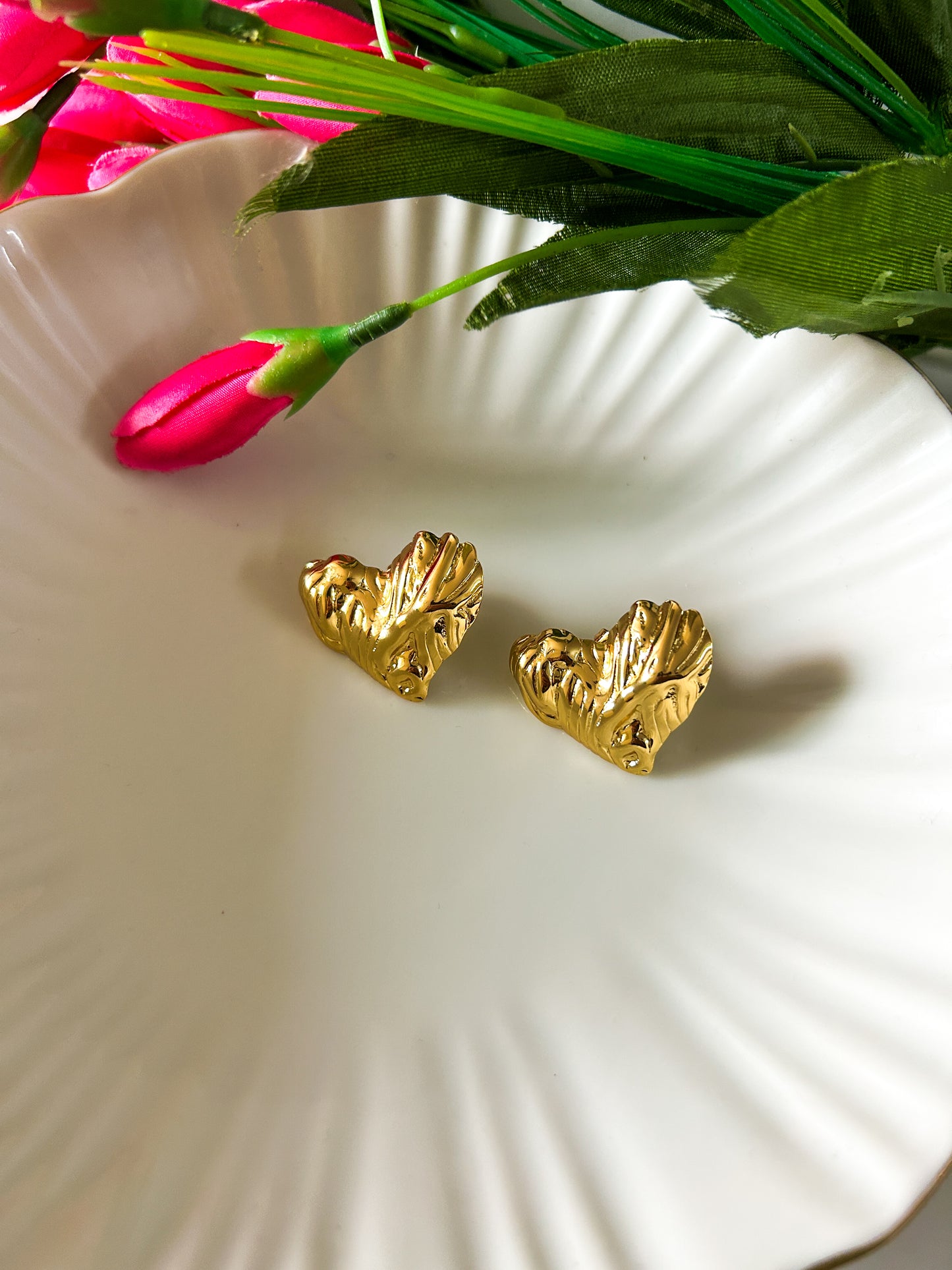 Crushed heart studs