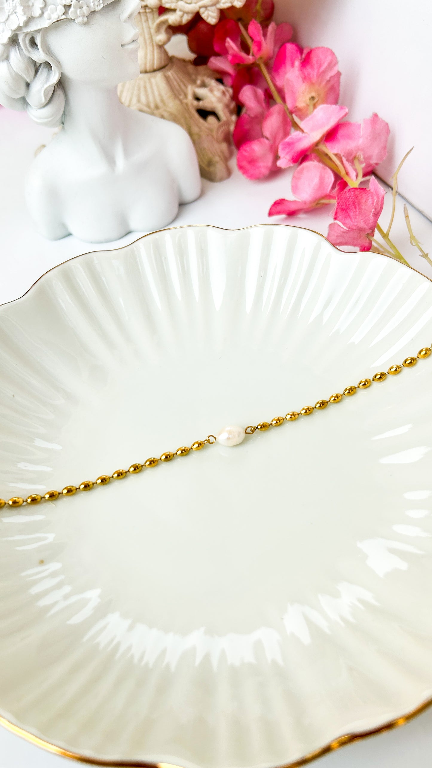 Beachy pearl bracelet